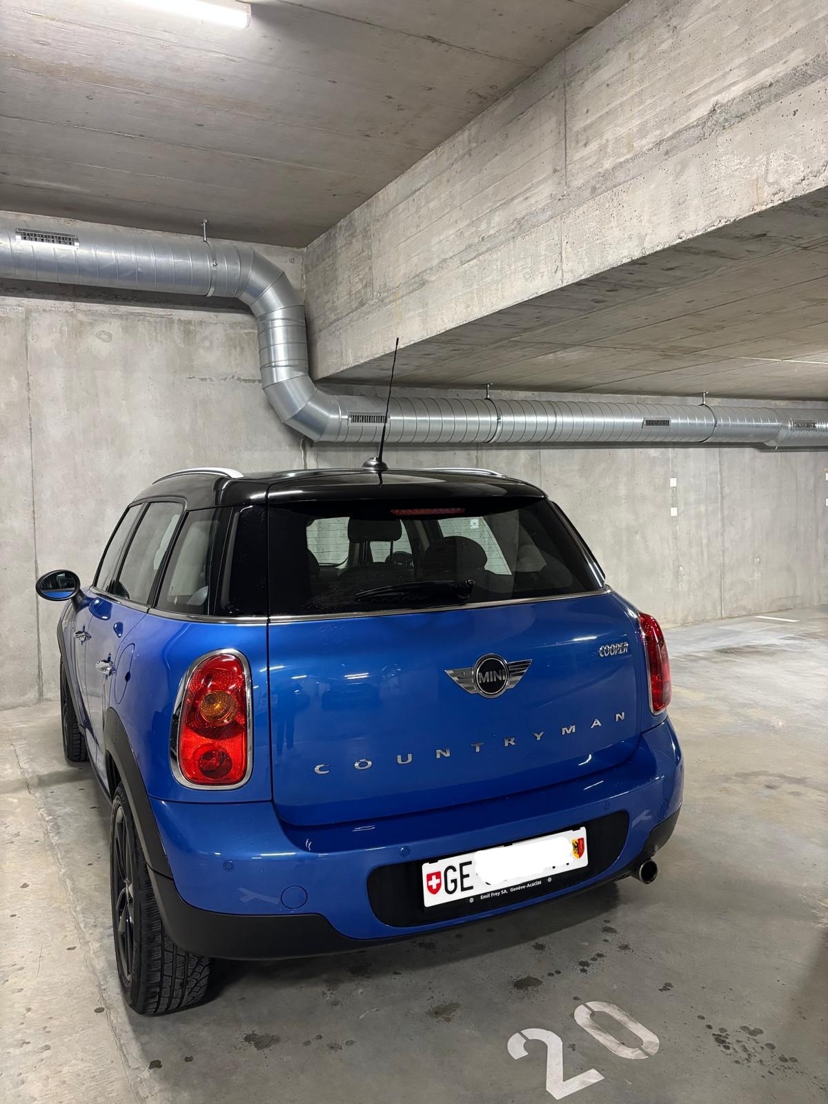 MINI 1.6i Cooper ALL4-image-2