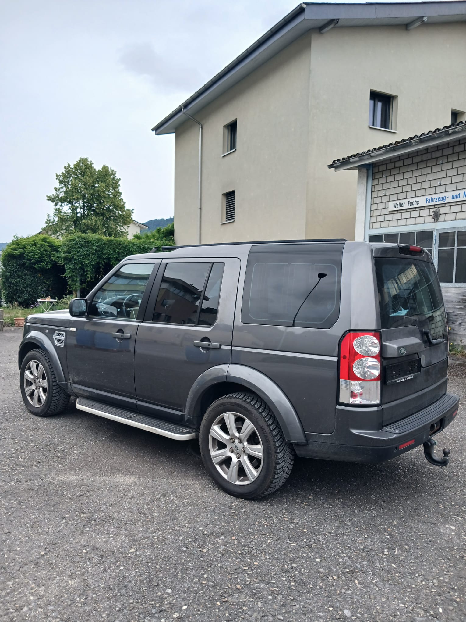 LAND ROVER Discovery 3.0 SDV6 Zermatt Automatic-image-4