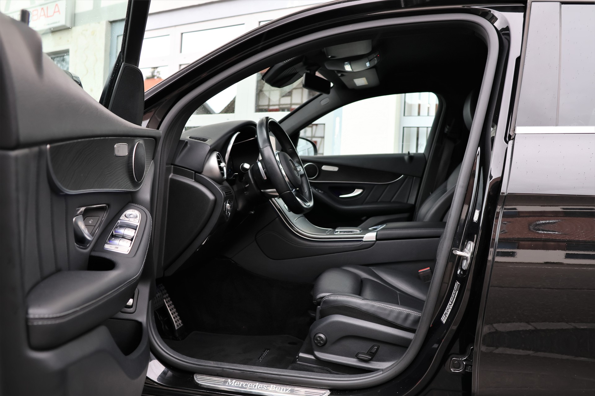 MERCEDES-BENZ GLC Coupé 200 AMG Line 4Matic 9G-Tronic (CH)-image-8