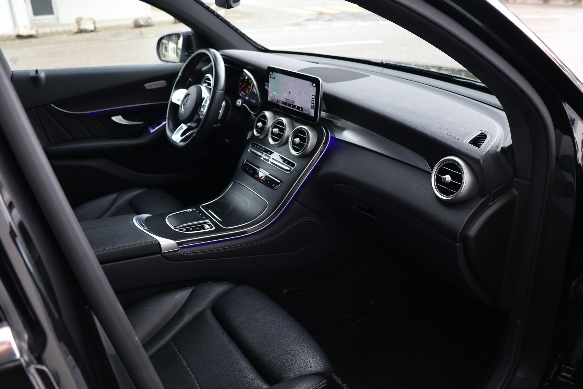 MERCEDES-BENZ GLC Coupé 200 AMG Line 4Matic 9G-Tronic (CH)-image-17