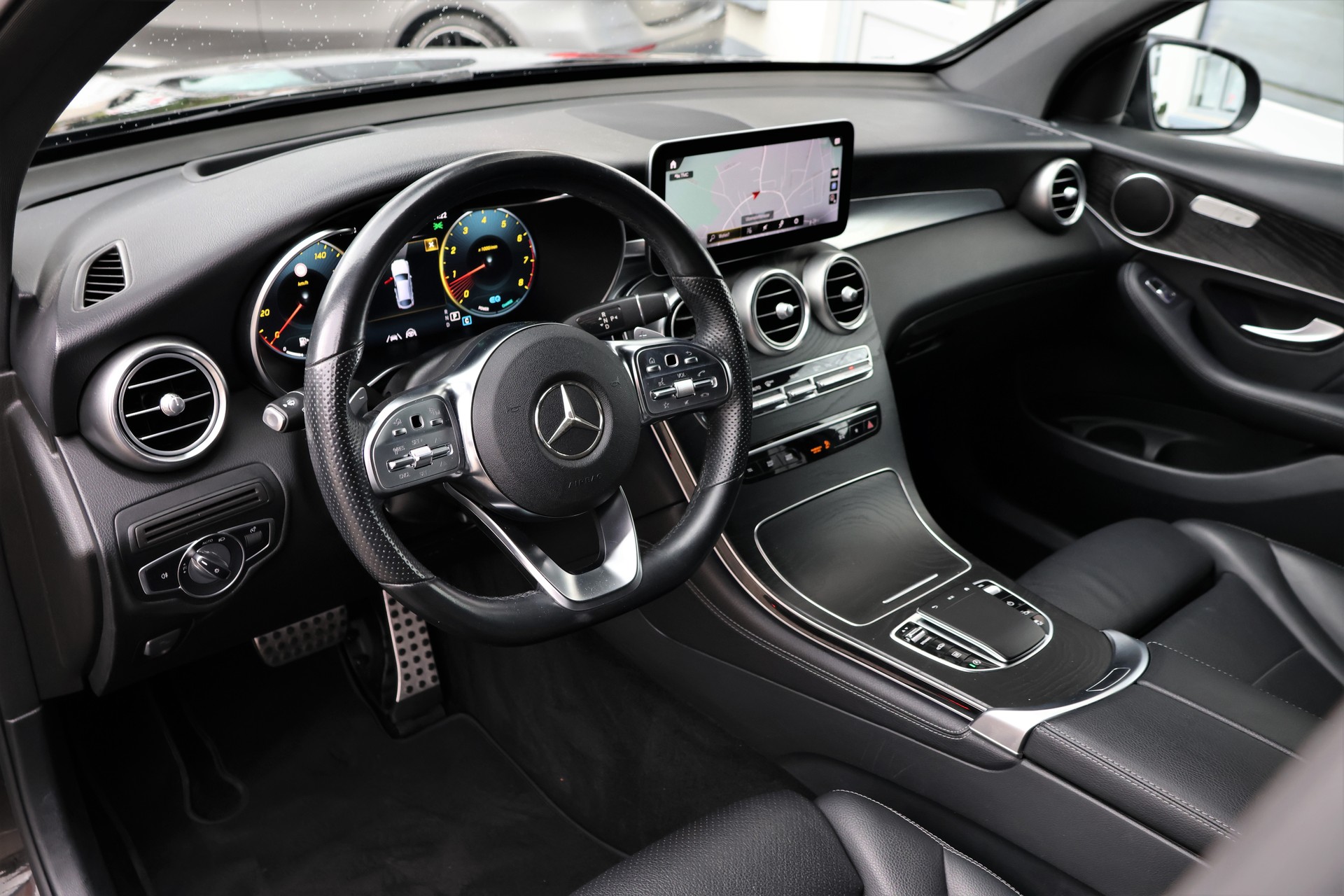 MERCEDES-BENZ GLC Coupé 200 AMG Line 4Matic 9G-Tronic (CH)-image-9