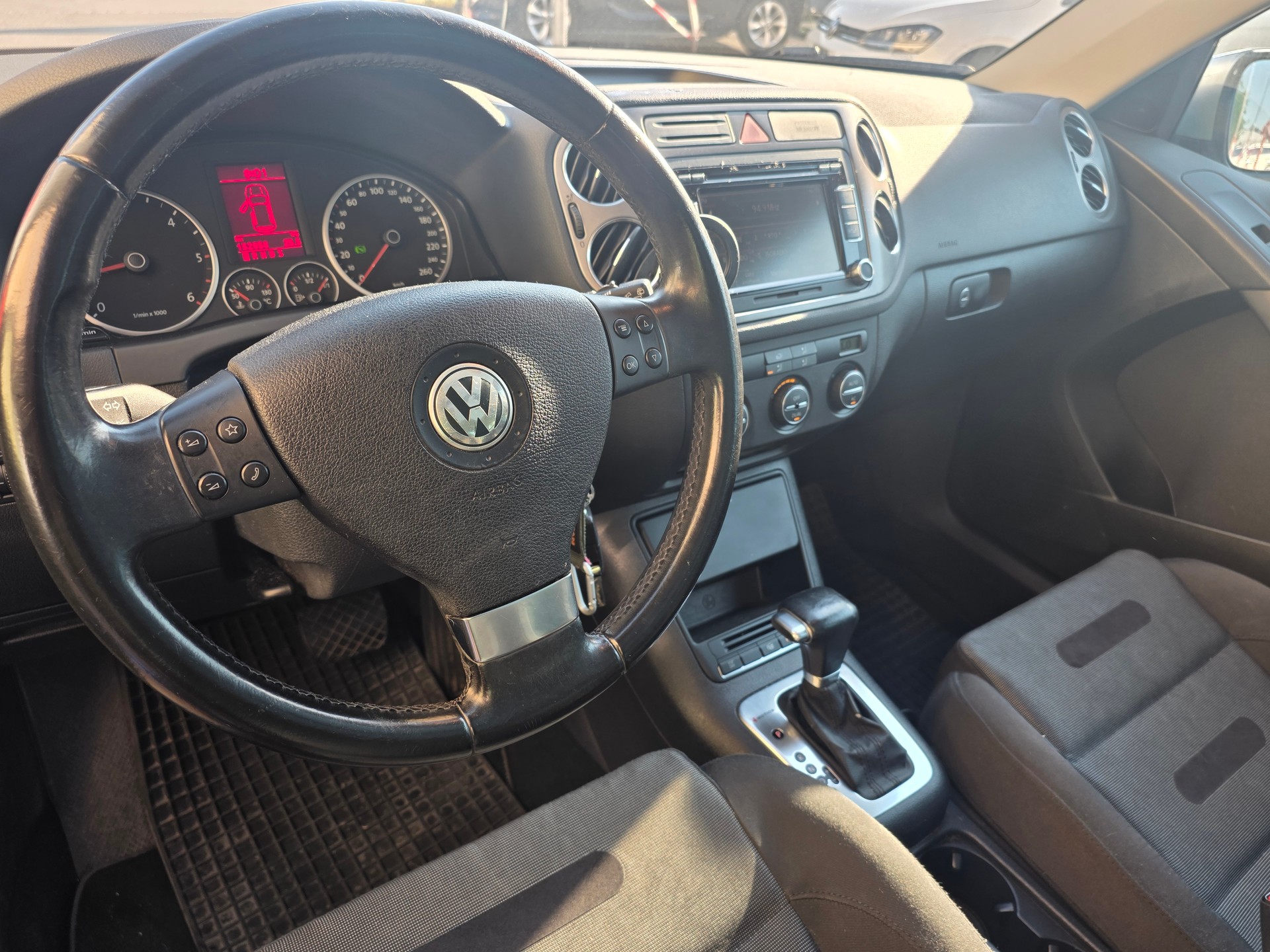 VW Tiguan 2.0 TDI Sport&Style Tiptronic-image-5