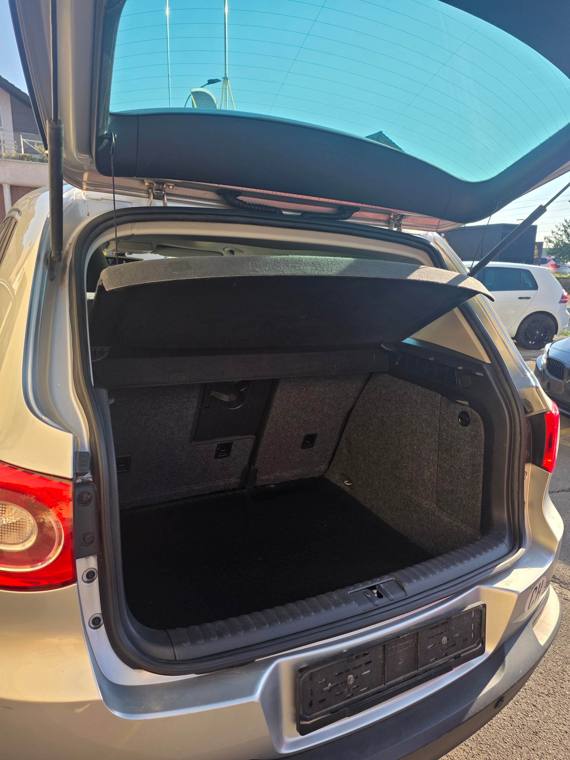VW Tiguan 2.0 TDI Sport&Style Tiptronic-image-8