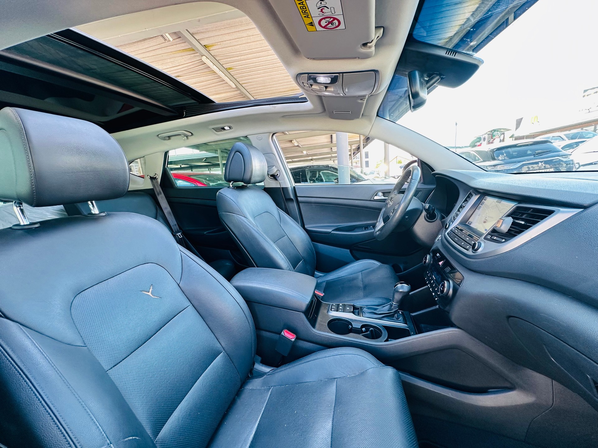 HYUNDAI Tucson 2.0 CRDI Launch Edition 4WD Automatic-image-14