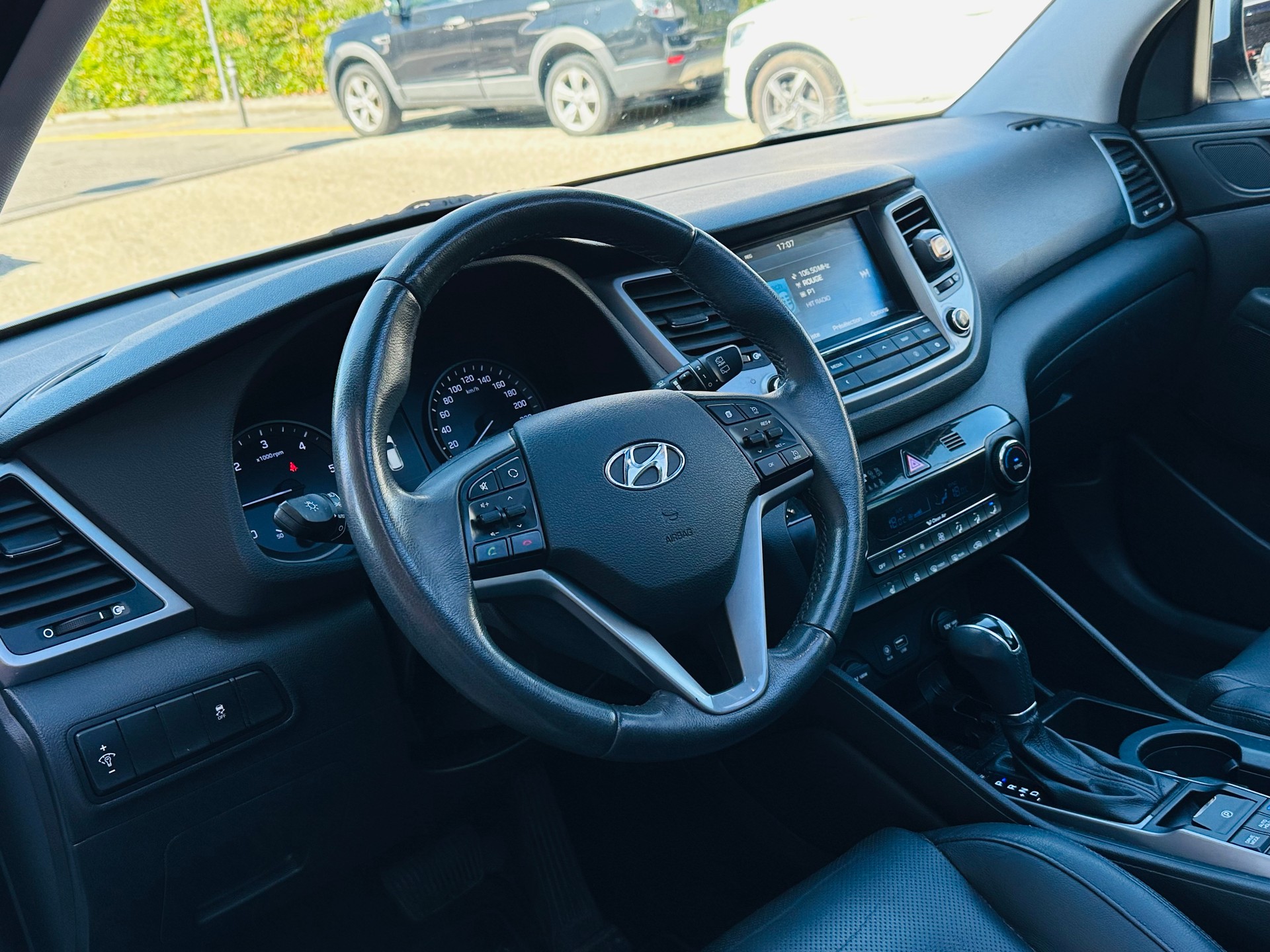 HYUNDAI Tucson 2.0 CRDI Launch Edition 4WD Automatic-image-12