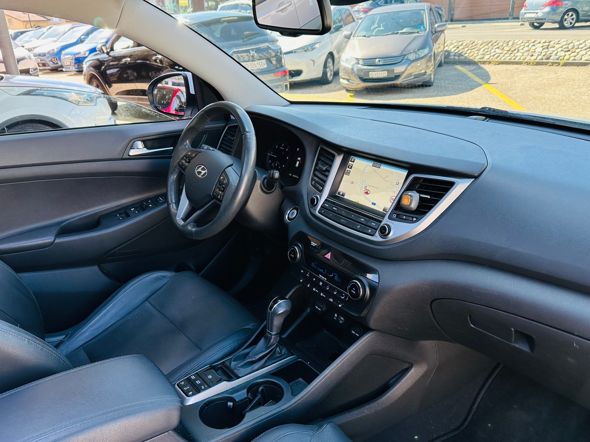 HYUNDAI Tucson 2.0 CRDI Launch Edition 4WD Automatic-image-15