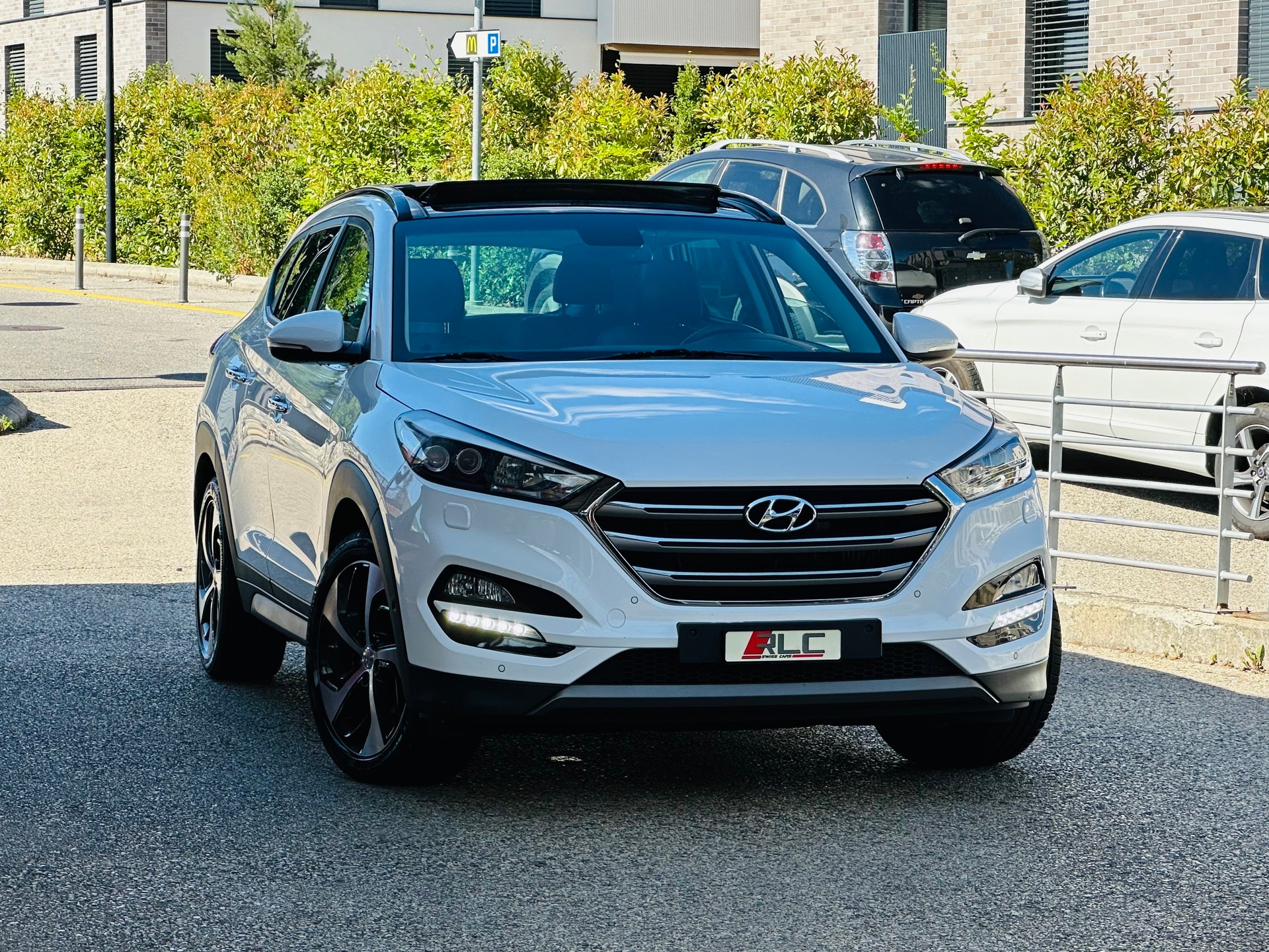 HYUNDAI Tucson 2.0 CRDI Launch Edition 4WD Automatic-image-2