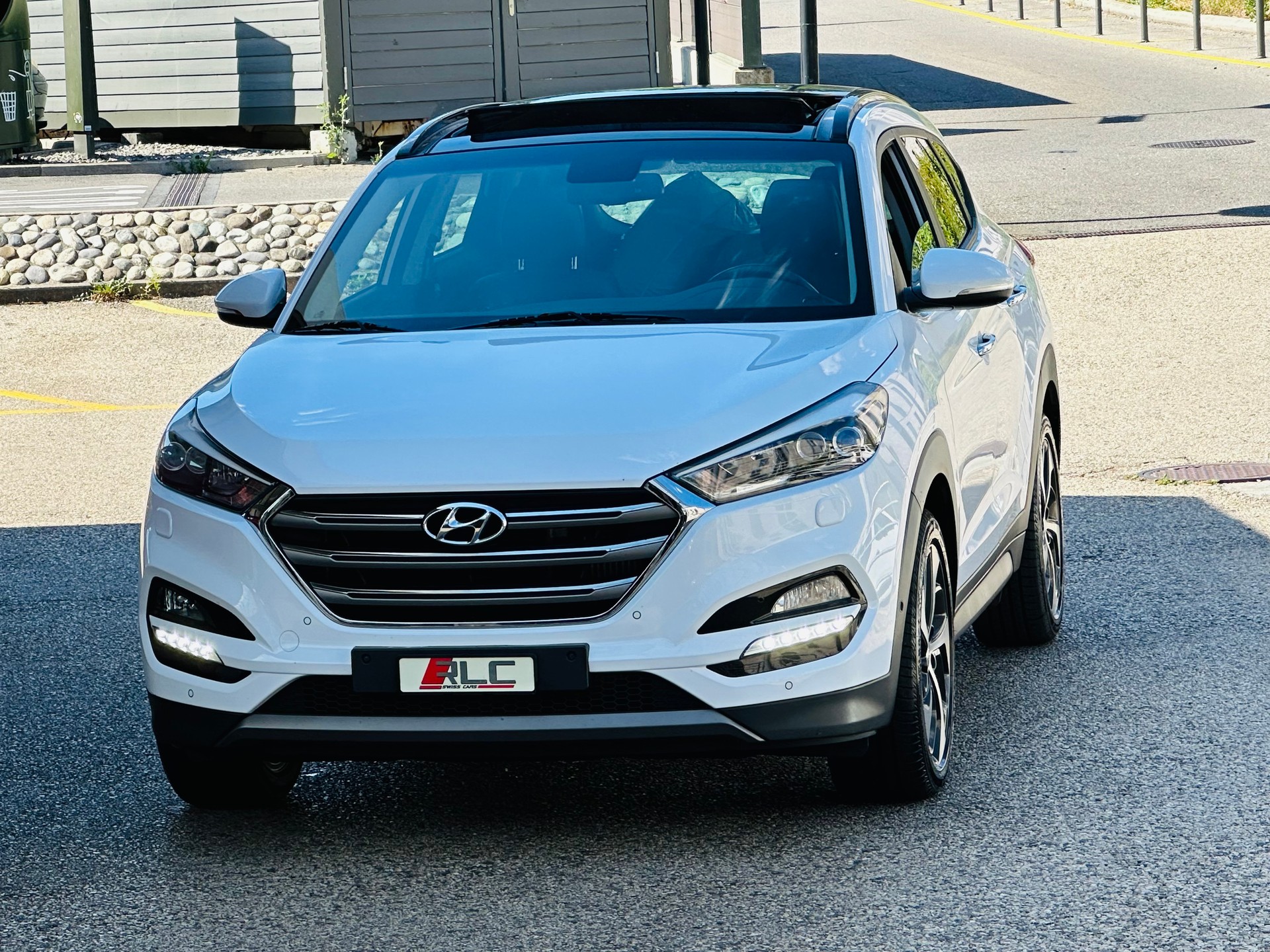 HYUNDAI Tucson 2.0 CRDI Launch Edition 4WD Automatic-image-6