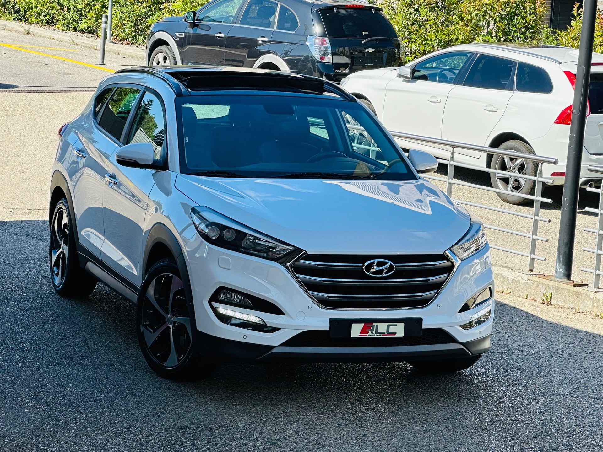 HYUNDAI Tucson 2.0 CRDI Launch Edition 4WD Automatic-image-3