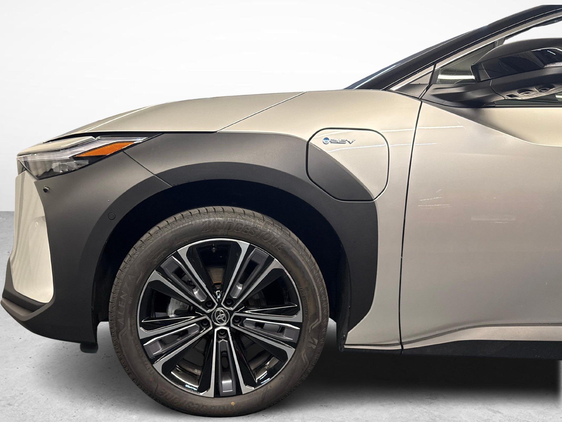 TOYOTA bZ4X Premium AWD-image-12