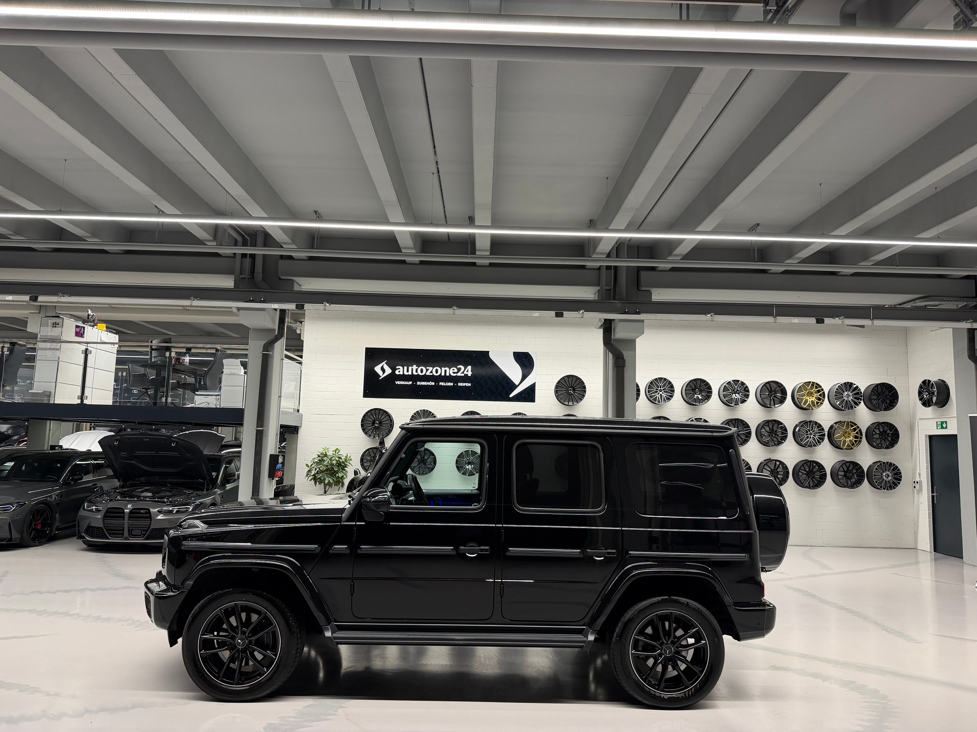 MERCEDES-BENZ G 450 d AMG Line *CH-Auto*Werksgarantie bis 04.2028*Gratis Service*Exclusive Line Interieur*AHK*-image-9