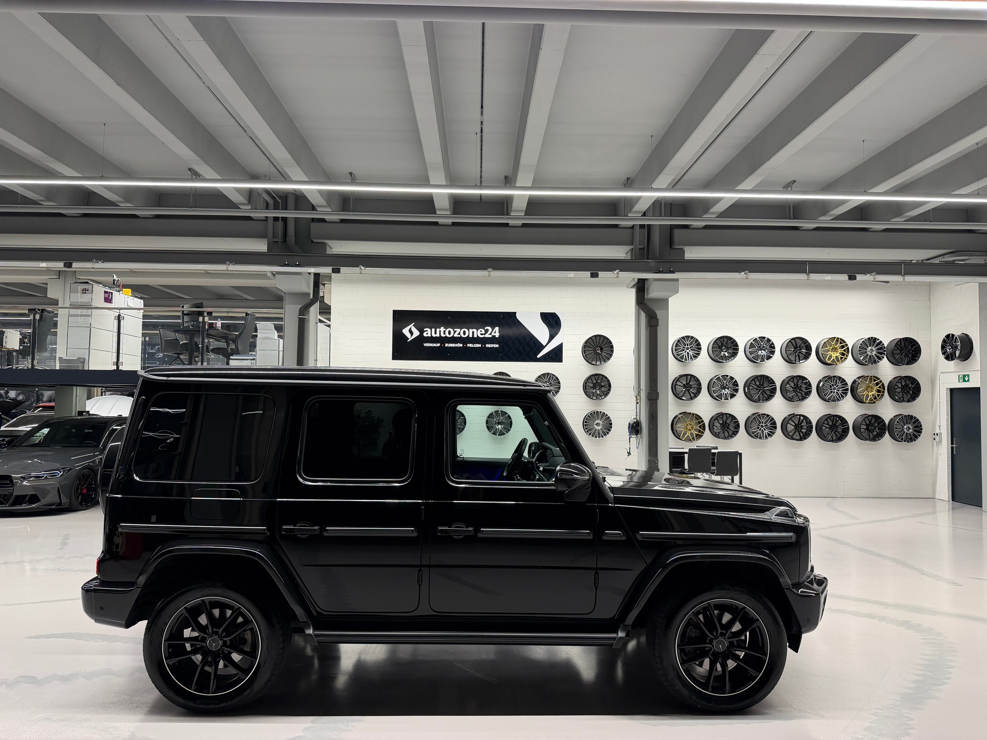 MERCEDES-BENZ G 450 d AMG Line *CH-Auto*Werksgarantie bis 04.2028*Gratis Service*Exclusive Line Interieur*AHK*-showroom-element-3