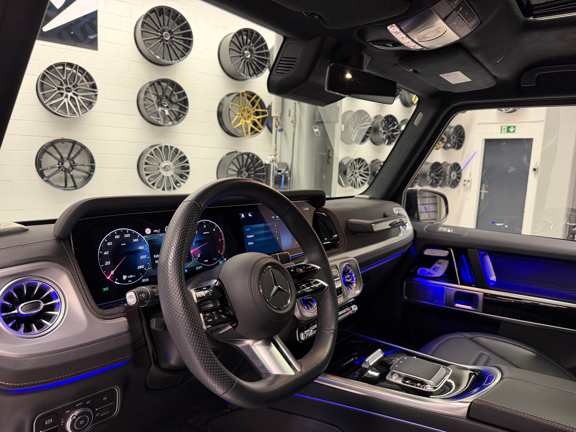 MERCEDES-BENZ G 450 d AMG Line *CH-Auto*Werksgarantie bis 04.2028*Gratis Service*Exclusive Line Interieur*AHK*-image-11