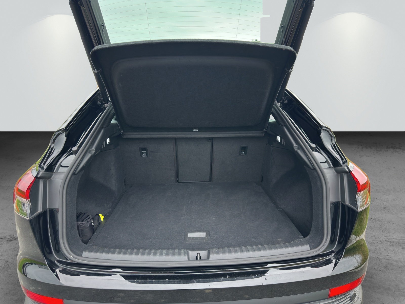 AUDI Q4 Sportback e-tron 50 quattro-image-9
