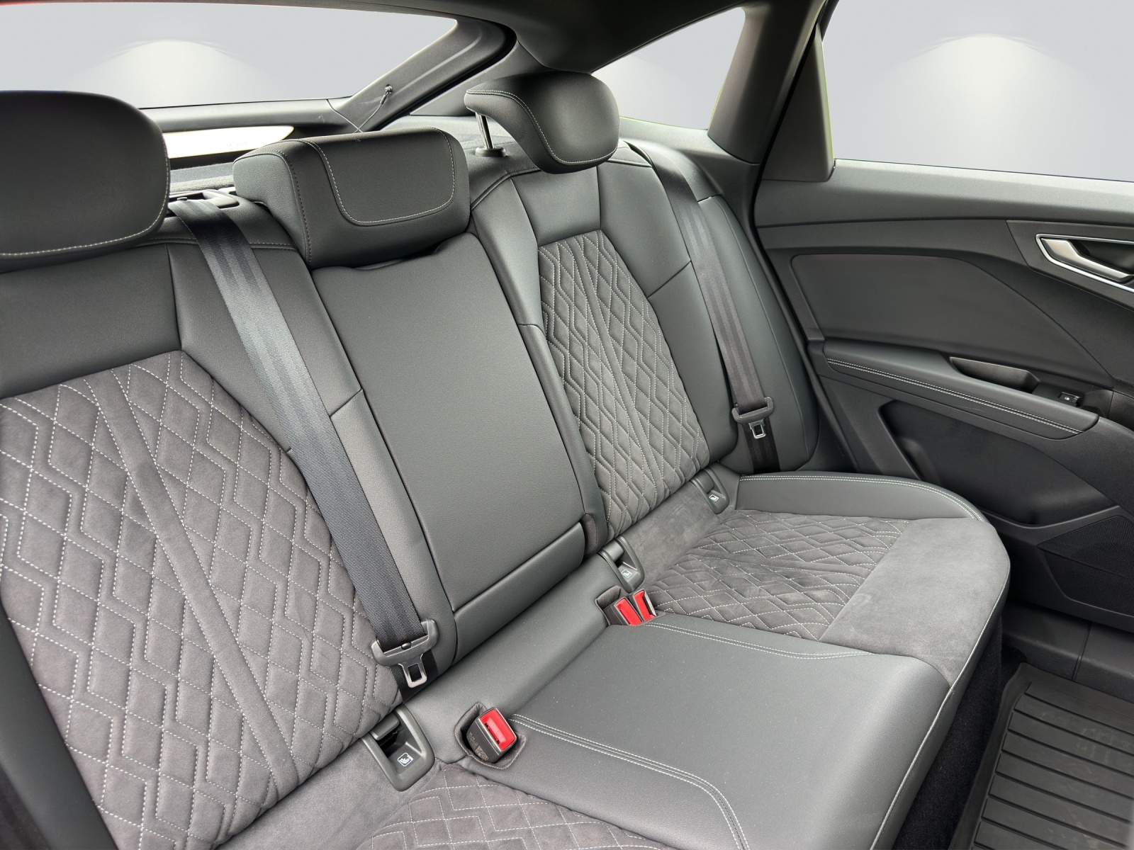 AUDI Q4 Sportback e-tron 50 quattro-image-8