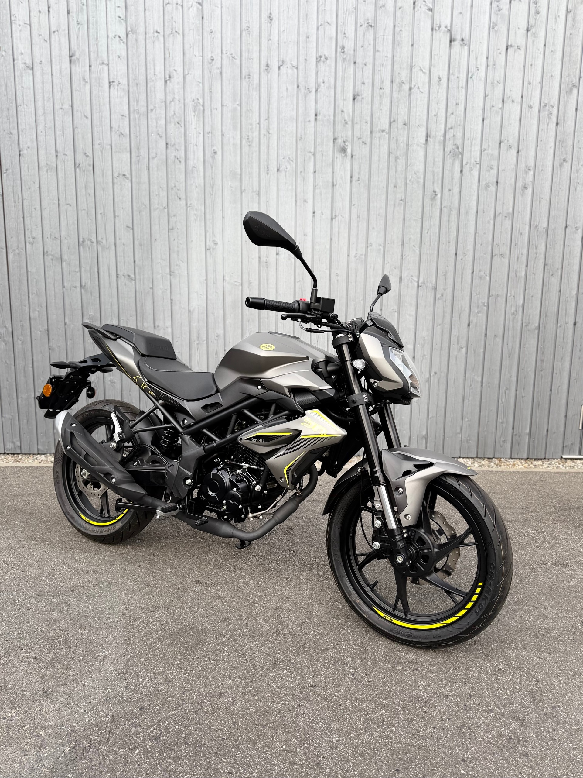 BENELLI BN 125-showroom-element-1