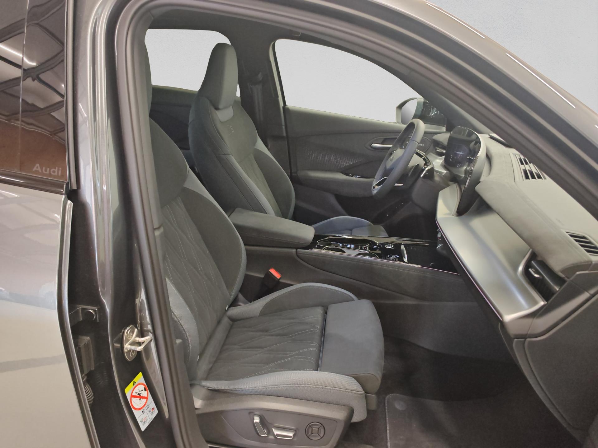 AUDI Q3 Sportback TFSI quattro 195 kW S tronic-image-16