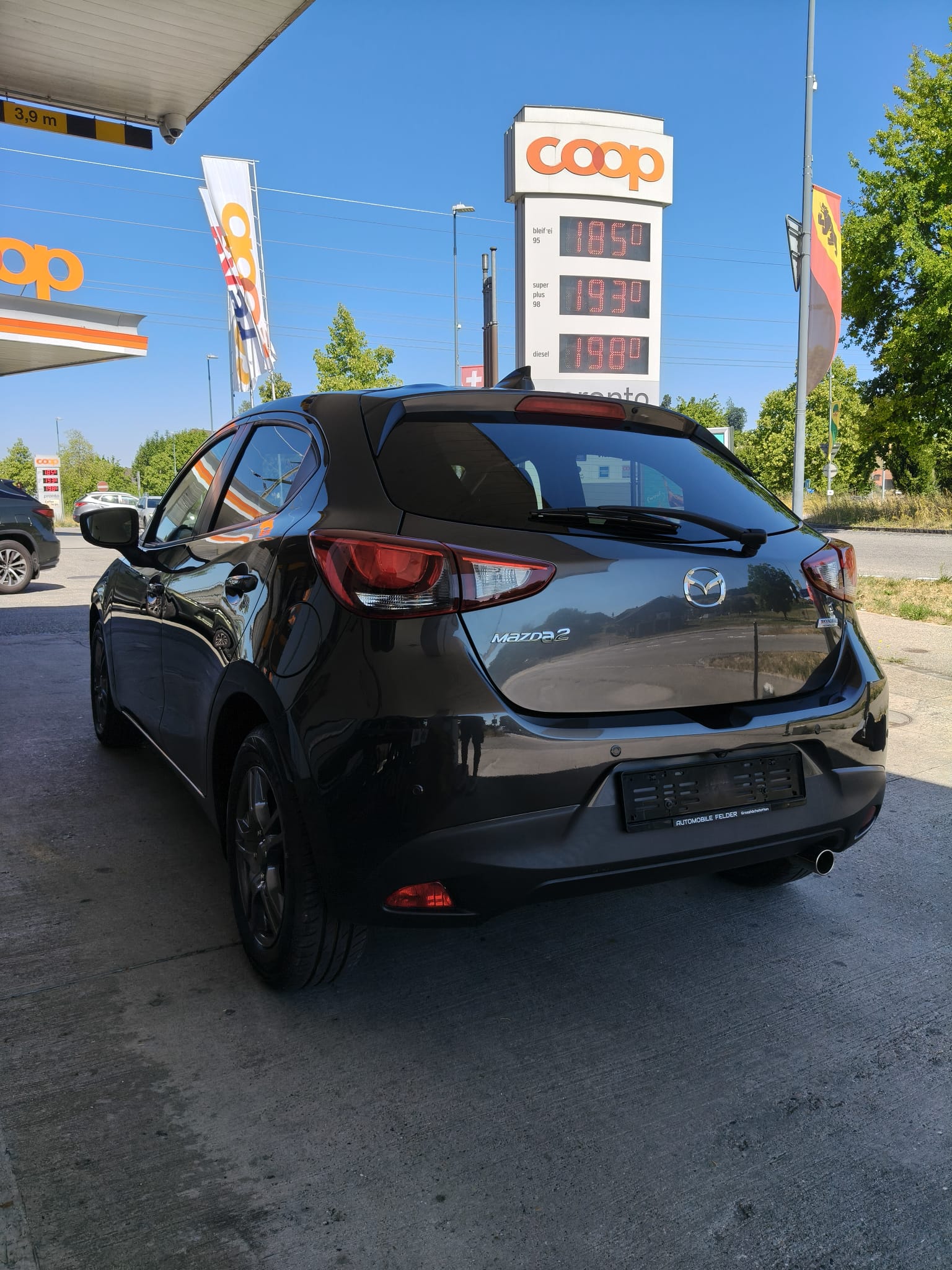 MAZDA 2 SKYACTIV-G 115 Revolution-image-3