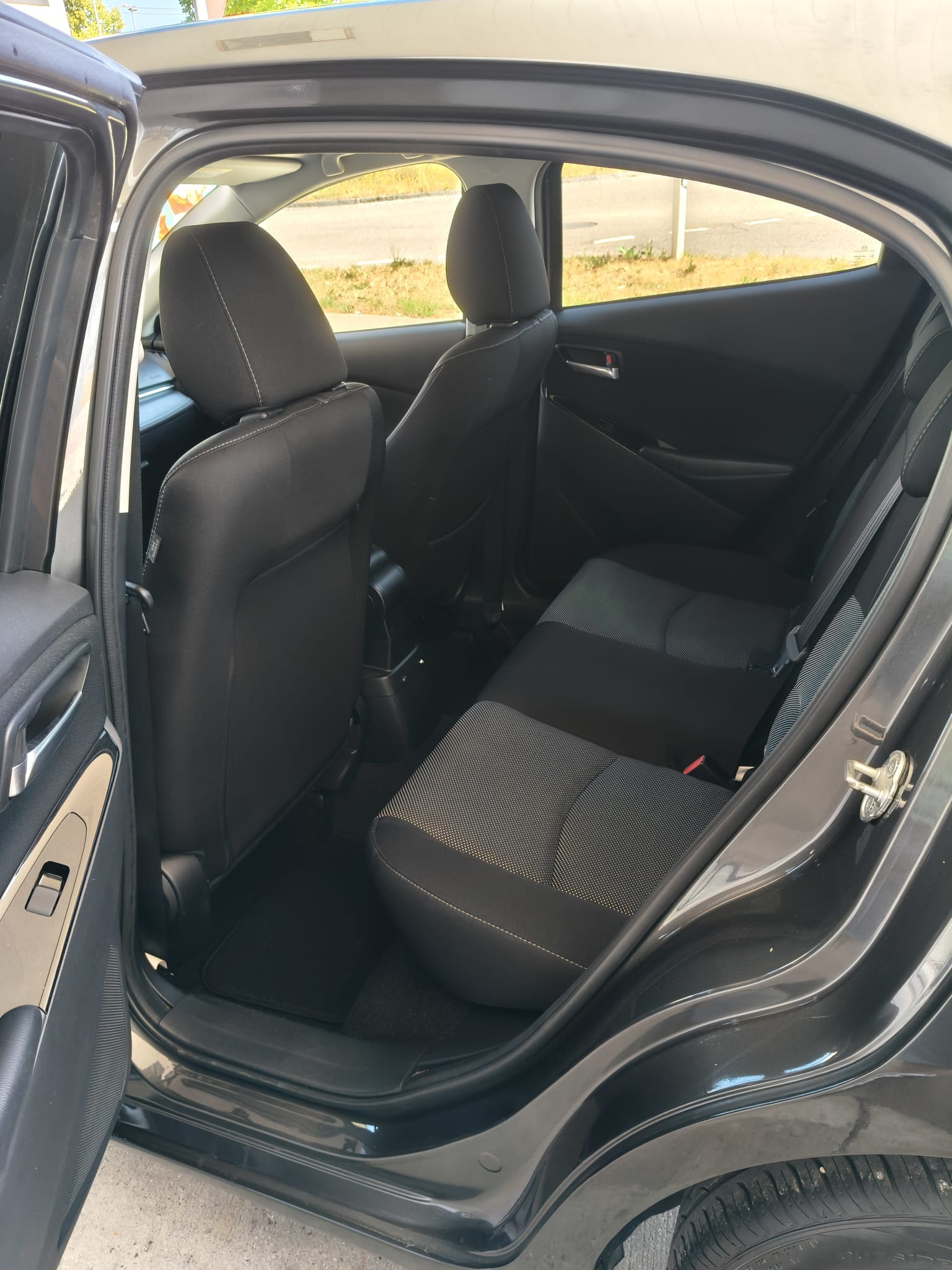 MAZDA 2 SKYACTIV-G 115 Revolution-image-13