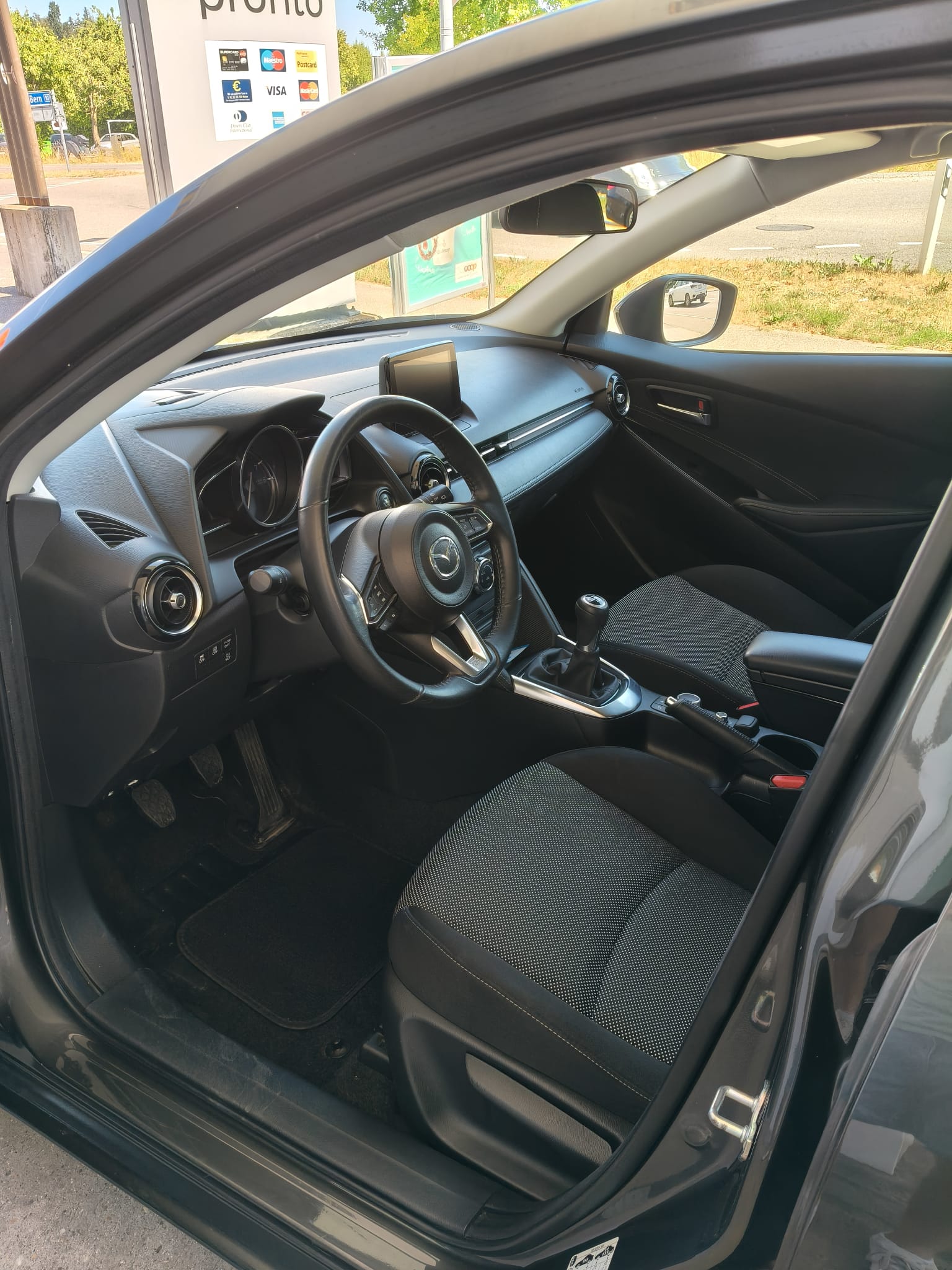 MAZDA 2 SKYACTIV-G 115 Revolution-image-7