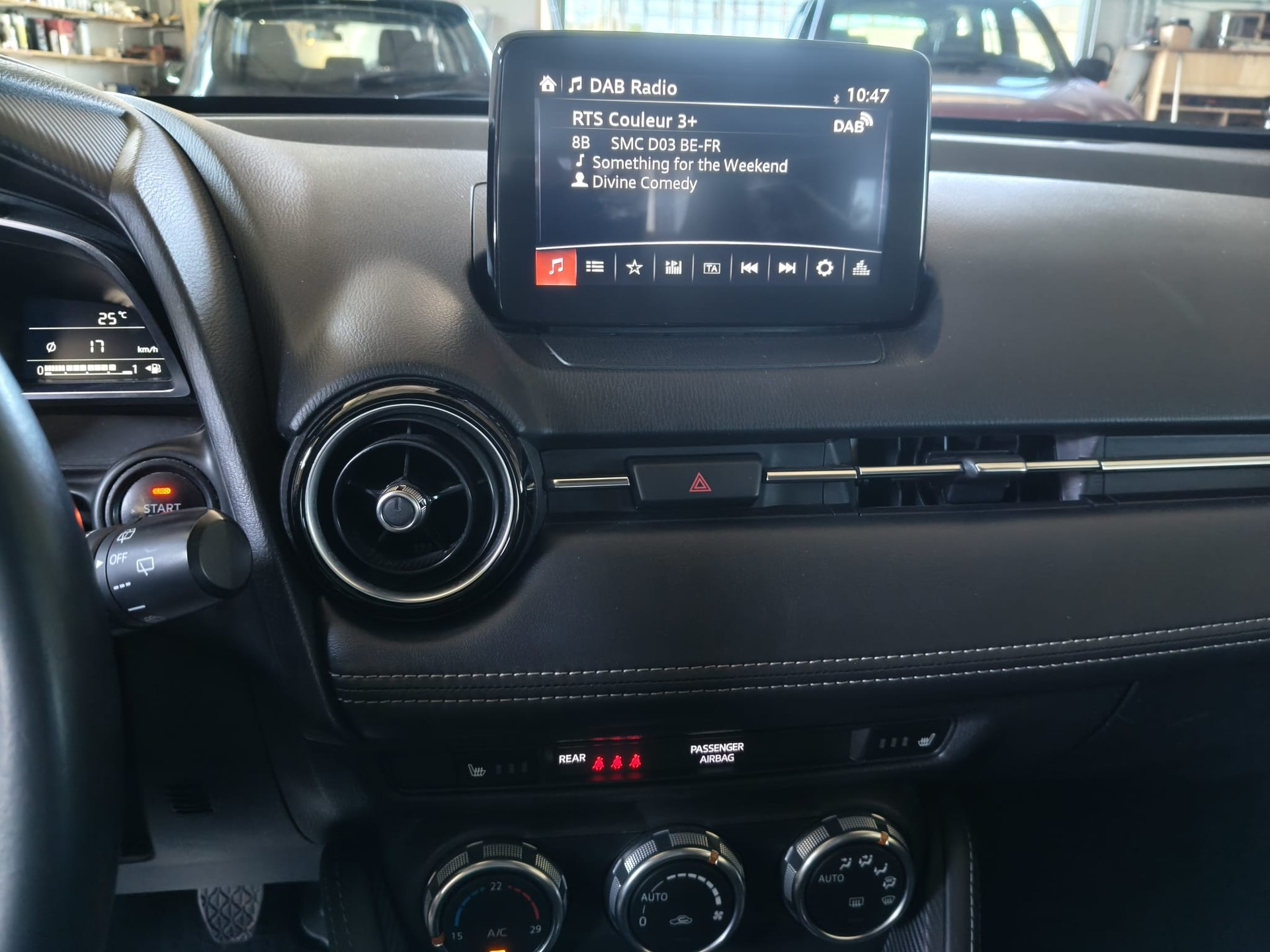 MAZDA 2 SKYACTIV-G 115 Revolution-image-9