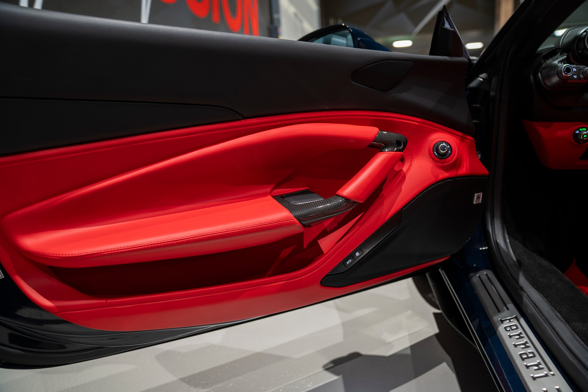 FERRARI F8 Spider-image-9