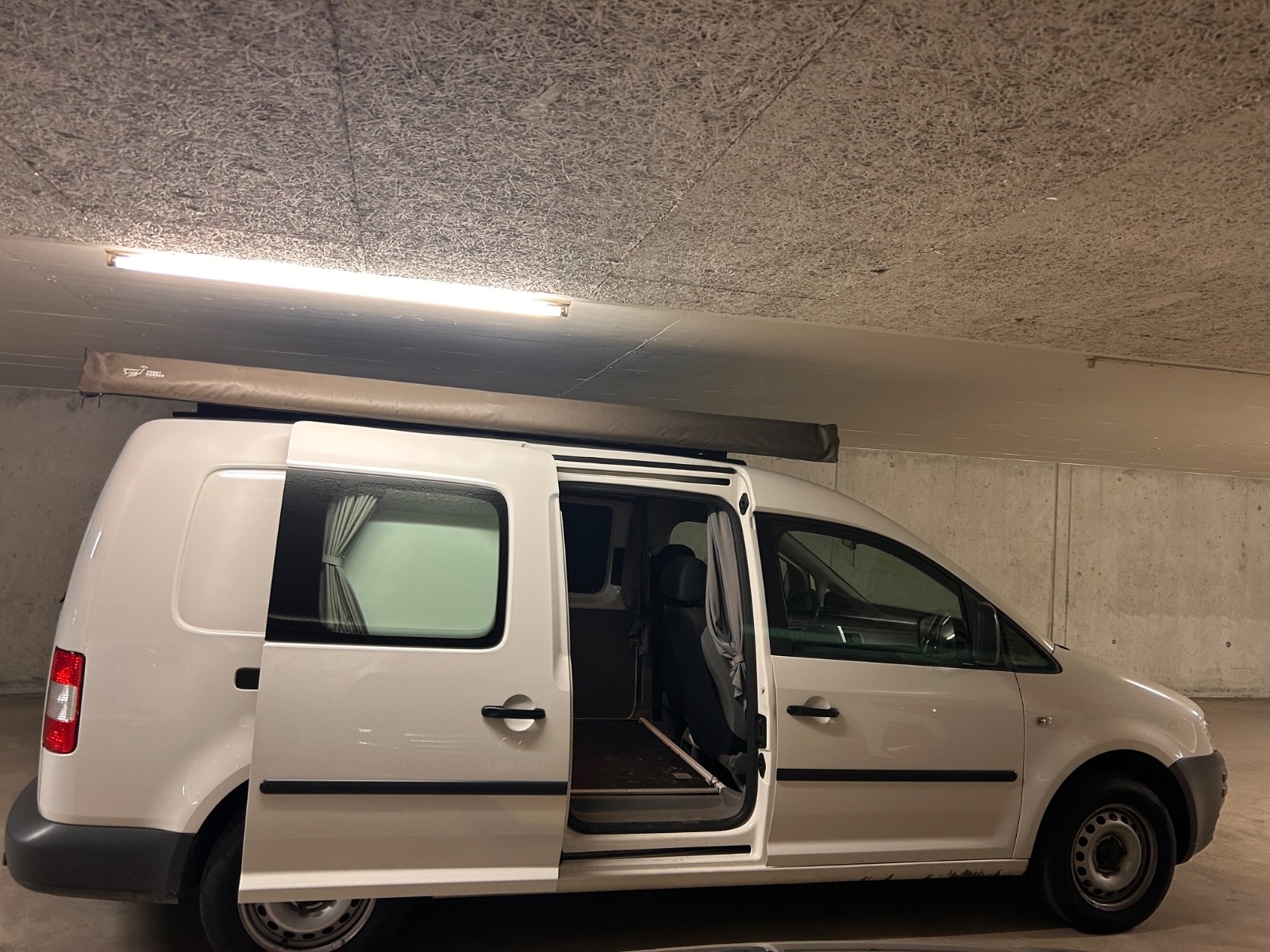 VW CADDY MAXI 1.9 TDI-image-0