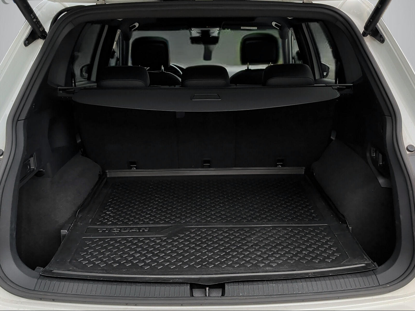 VW Tiguan Allspace 2.0 TDI SCR R-Line 4Motion DSG-image-8