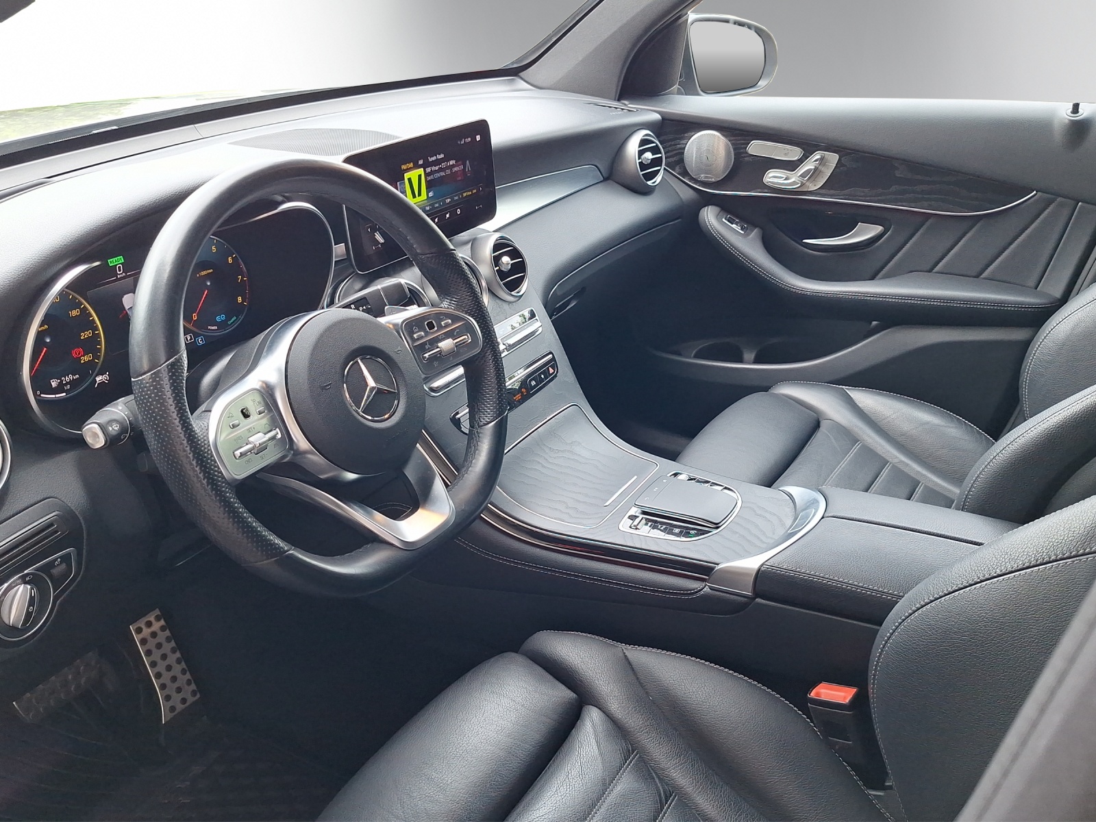 MERCEDES-BENZ GLC 300 AMG Line 4m Coupé-image-5