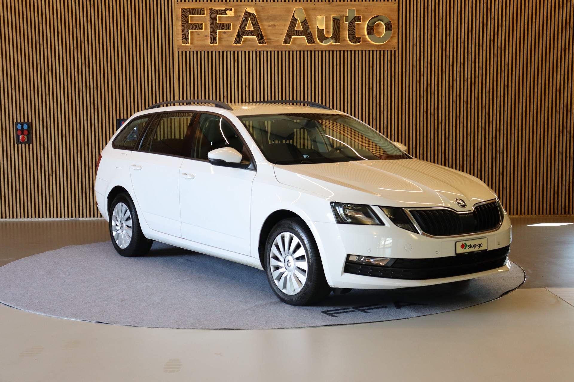 SKODA Octavia Combi 2.0 TDI 184 PS Ambition 4x4 DSG-image-3