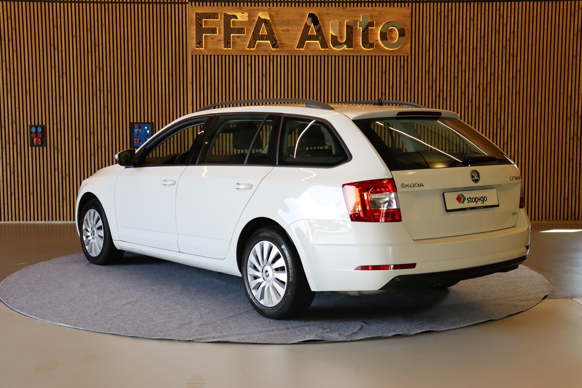 SKODA Octavia Combi 2.0 TDI 184 PS Ambition 4x4 DSG-image-8