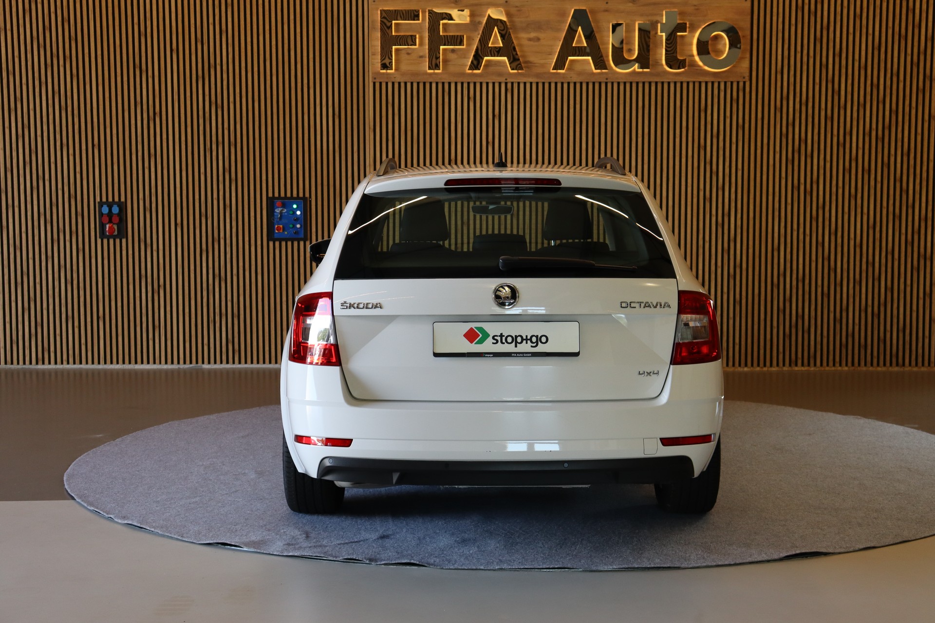 SKODA Octavia Combi 2.0 TDI 184 PS Ambition 4x4 DSG-image-6