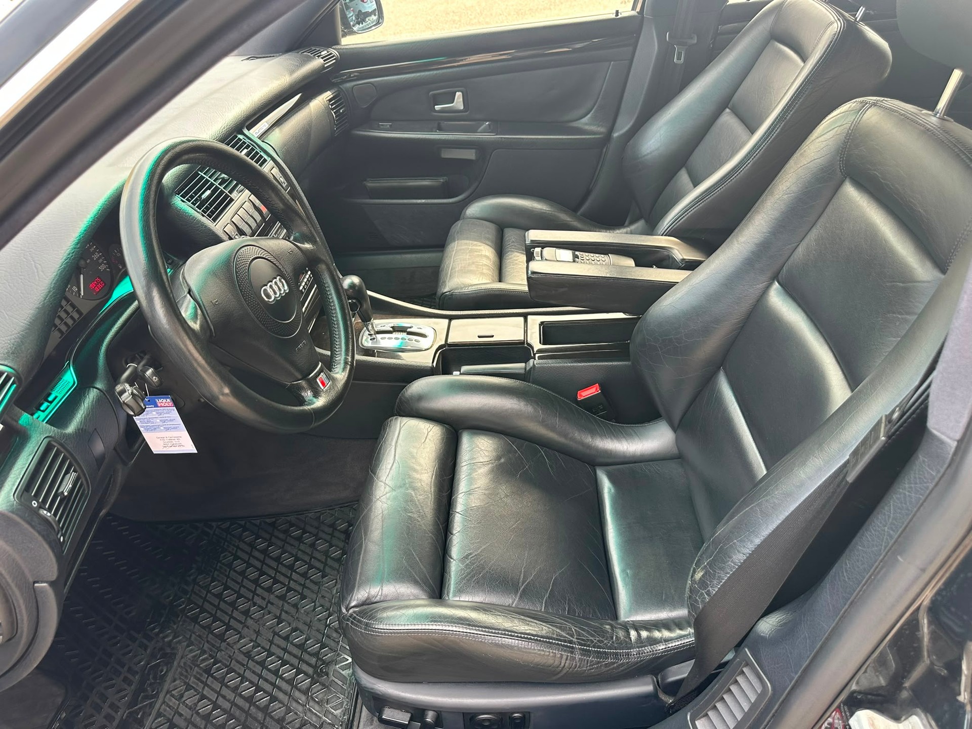 AUDI S8 4.2 quattro-image-6