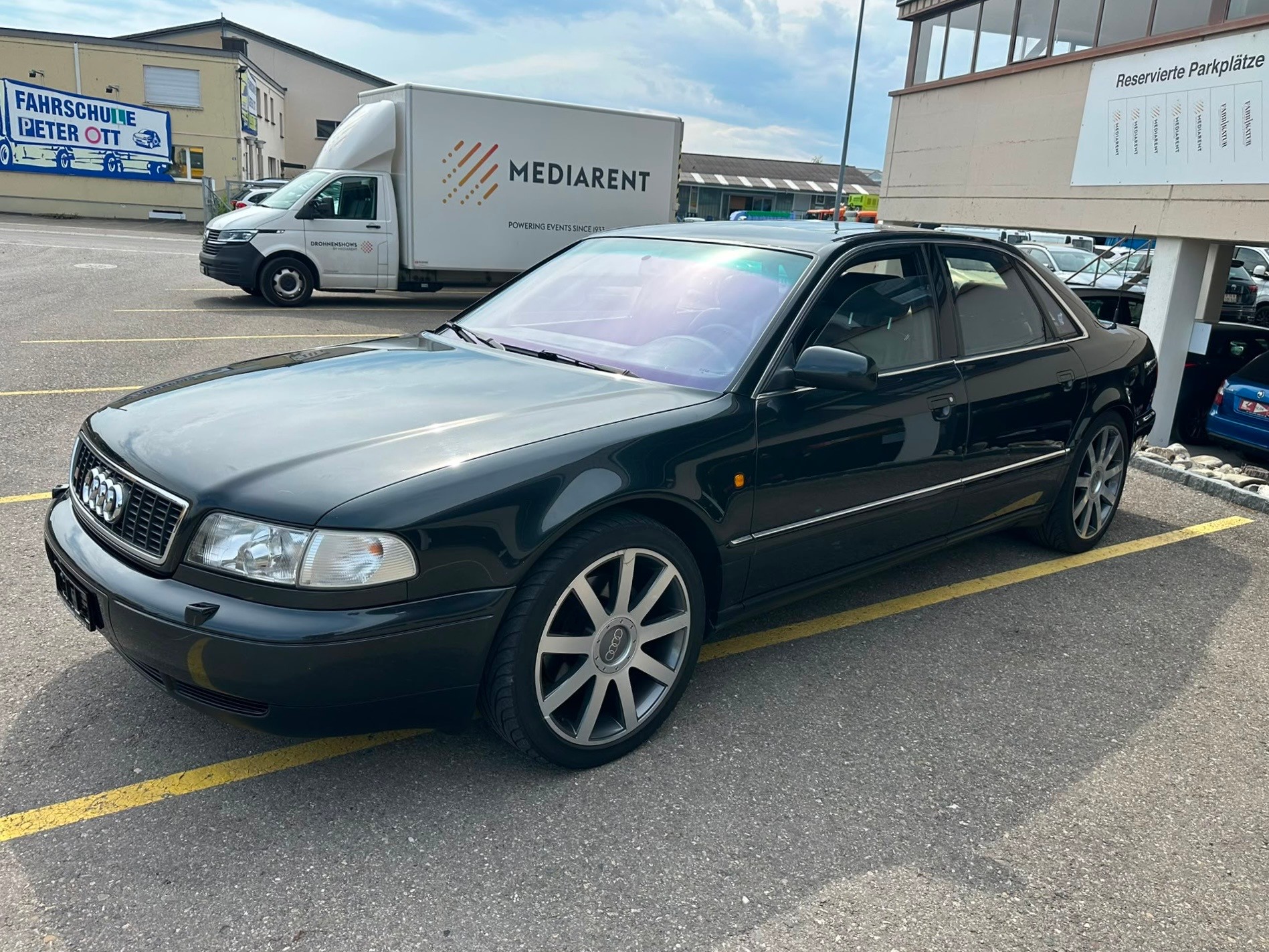 AUDI S8 4.2 quattro-image-2