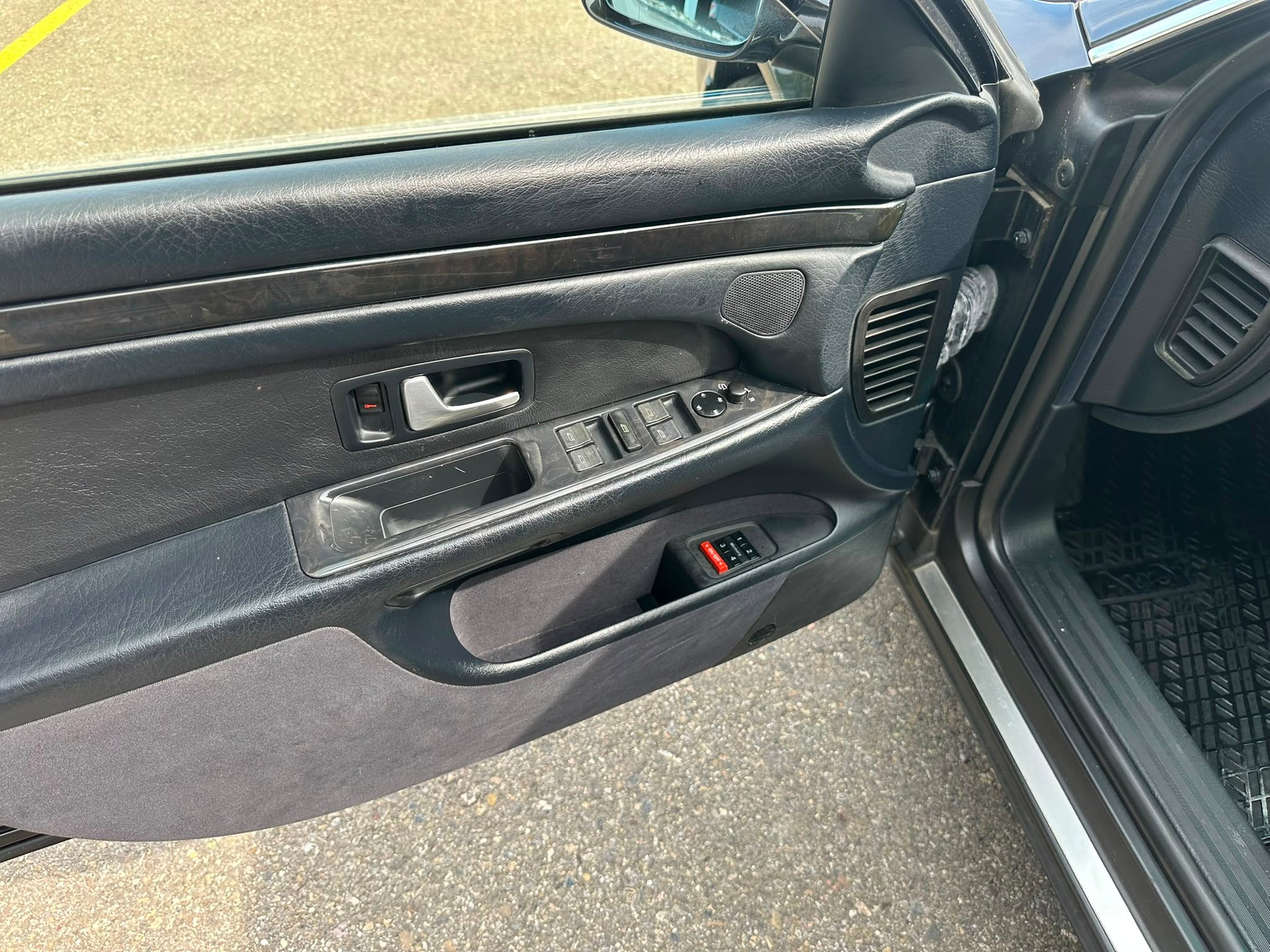 AUDI S8 4.2 quattro-image-7