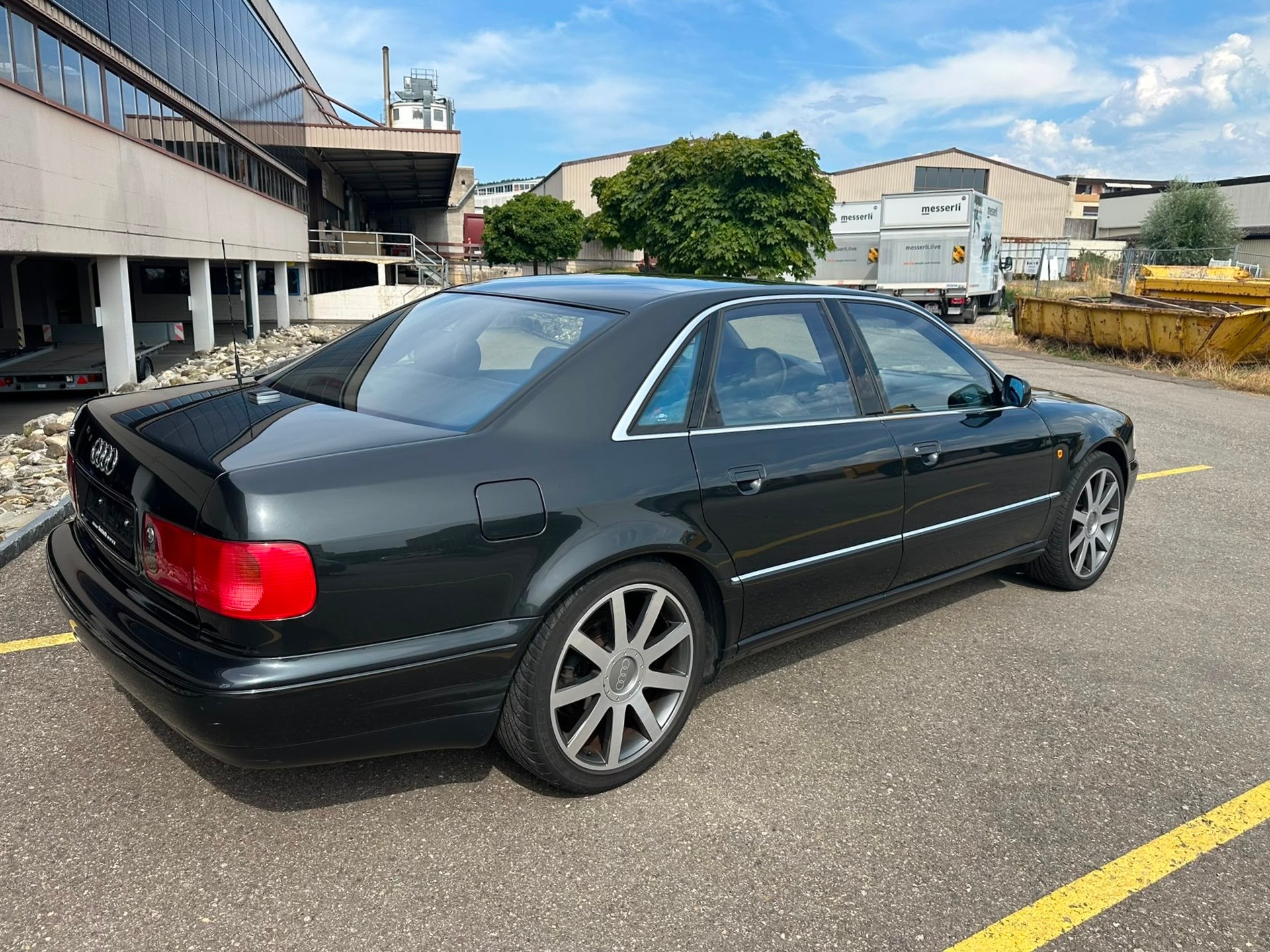 AUDI S8 4.2 quattro-image-3