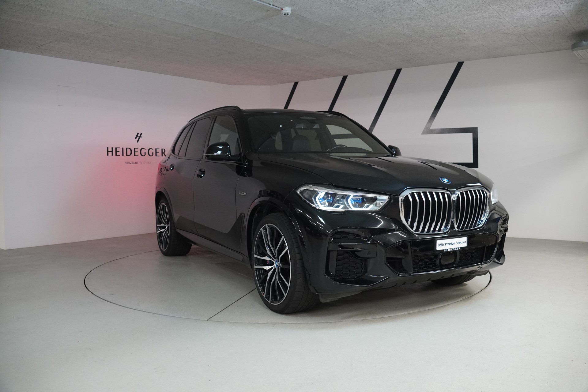 BMW X5 xDrive45e M Sport Steptronic-showroom-element-3