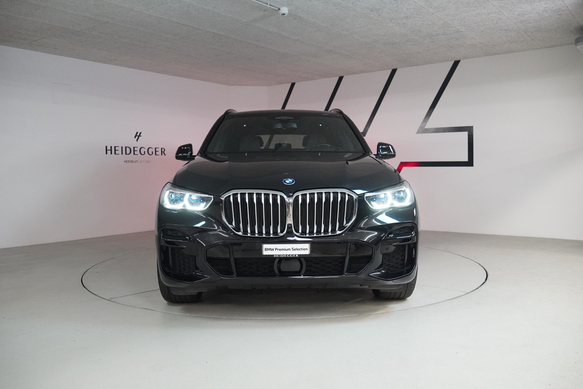BMW X5 xDrive45e M Sport Steptronic-showroom-element-1