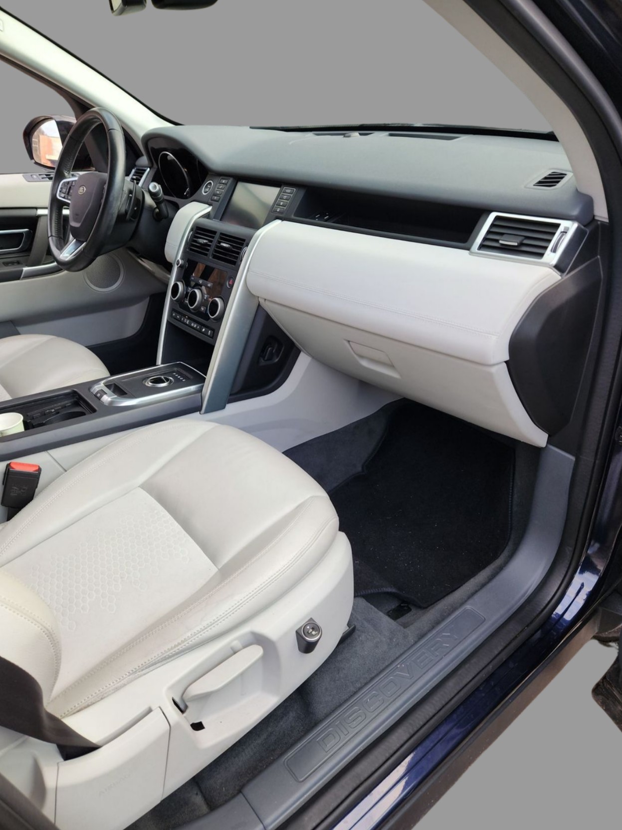 LAND ROVER Discovery Sport 2.0 TD4 SE AT9-image-12