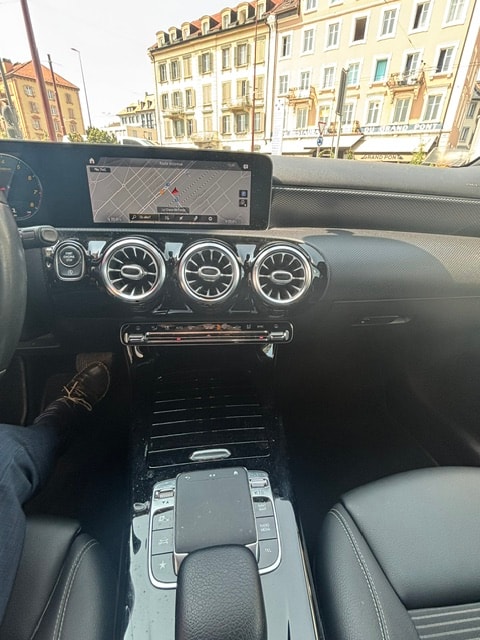 MERCEDES-BENZ A 220 Progressive 7G-DCT 4Matic-image-4