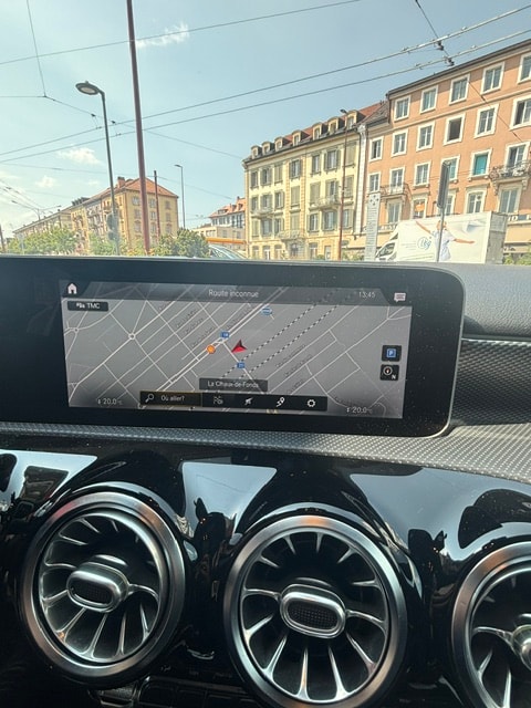 MERCEDES-BENZ A 220 Progressive 7G-DCT 4Matic-image-5