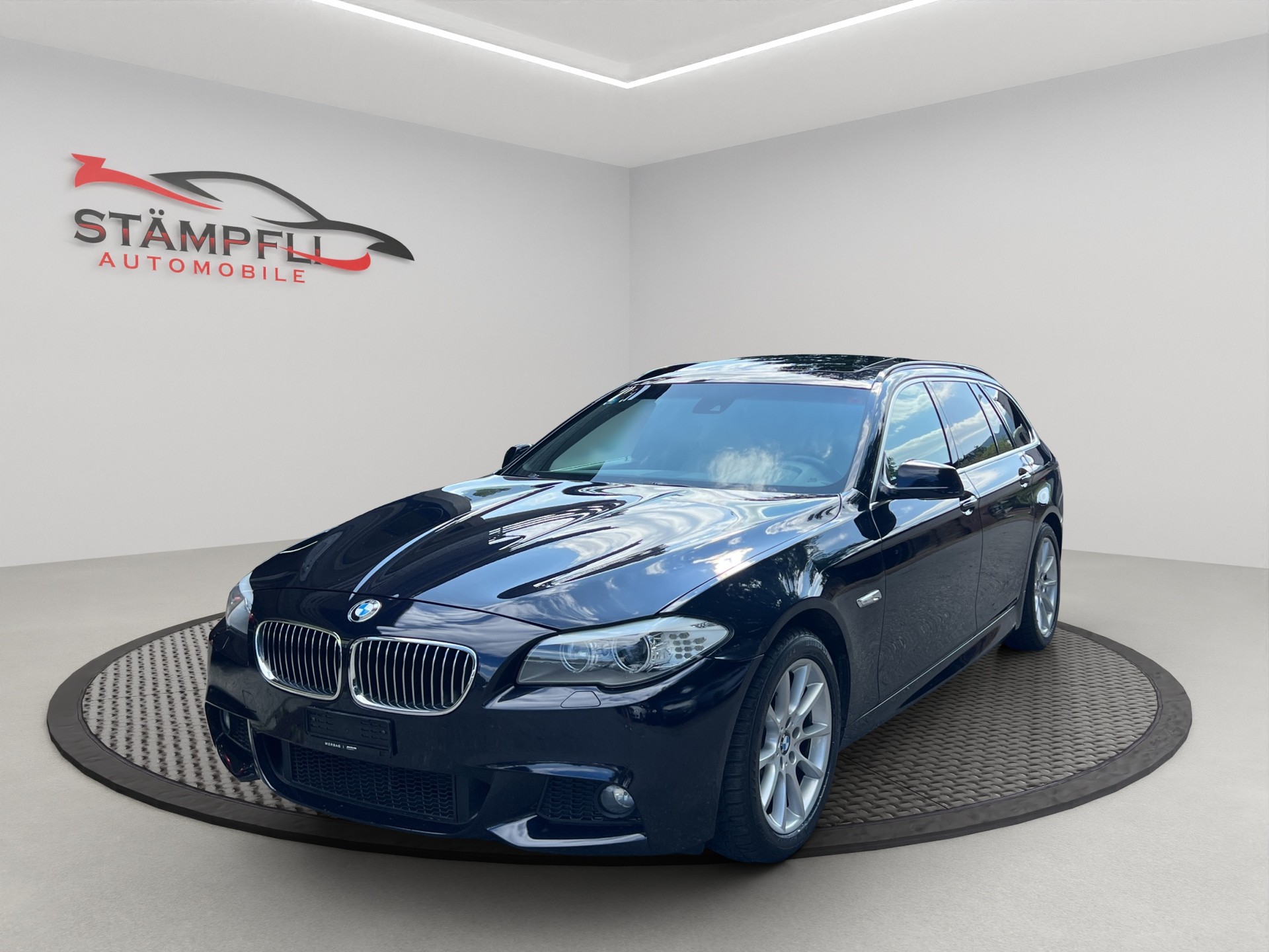 BMW 530d xDrive Touring Steptronic-image-0