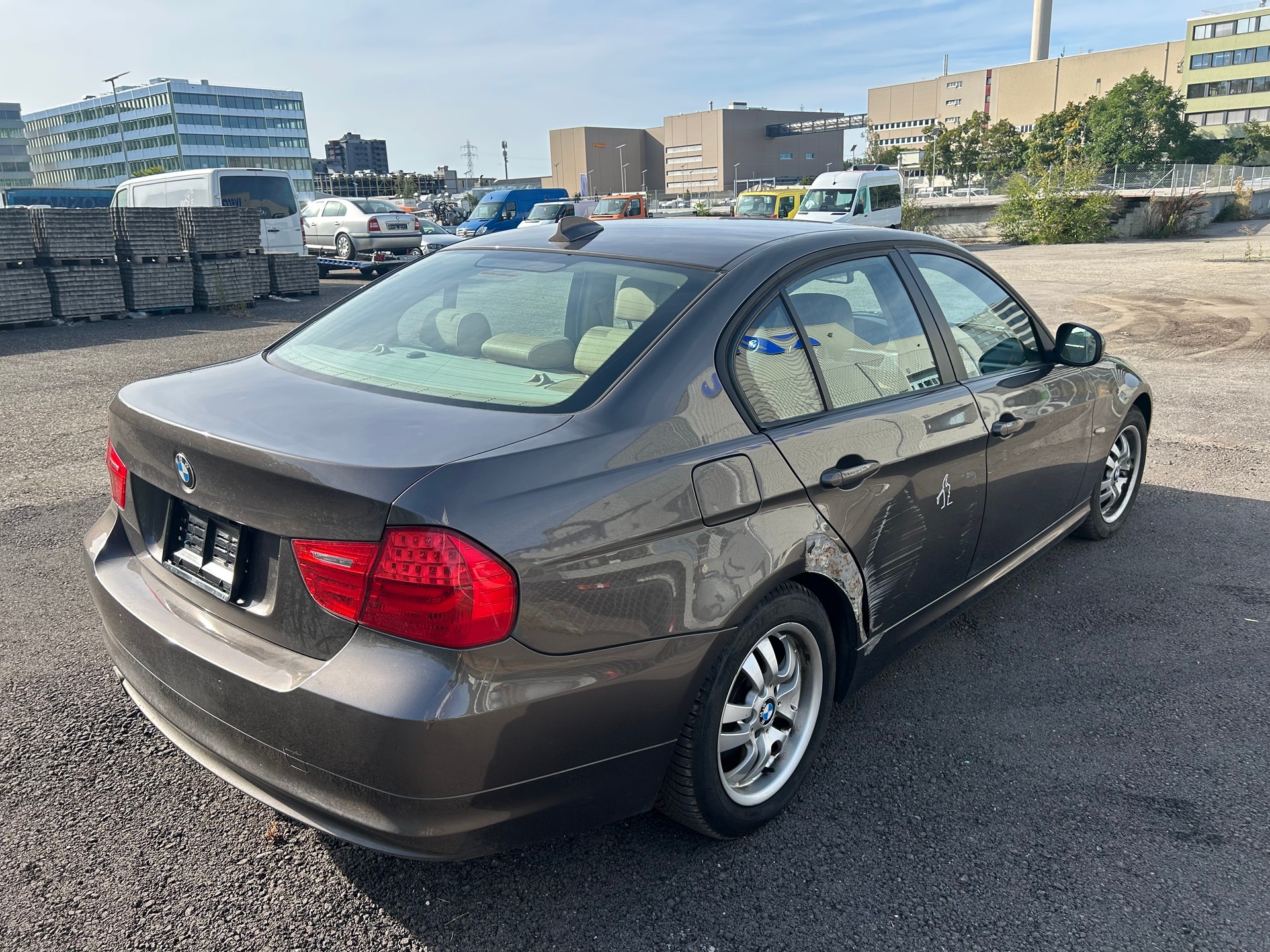BMW 320d-image-3