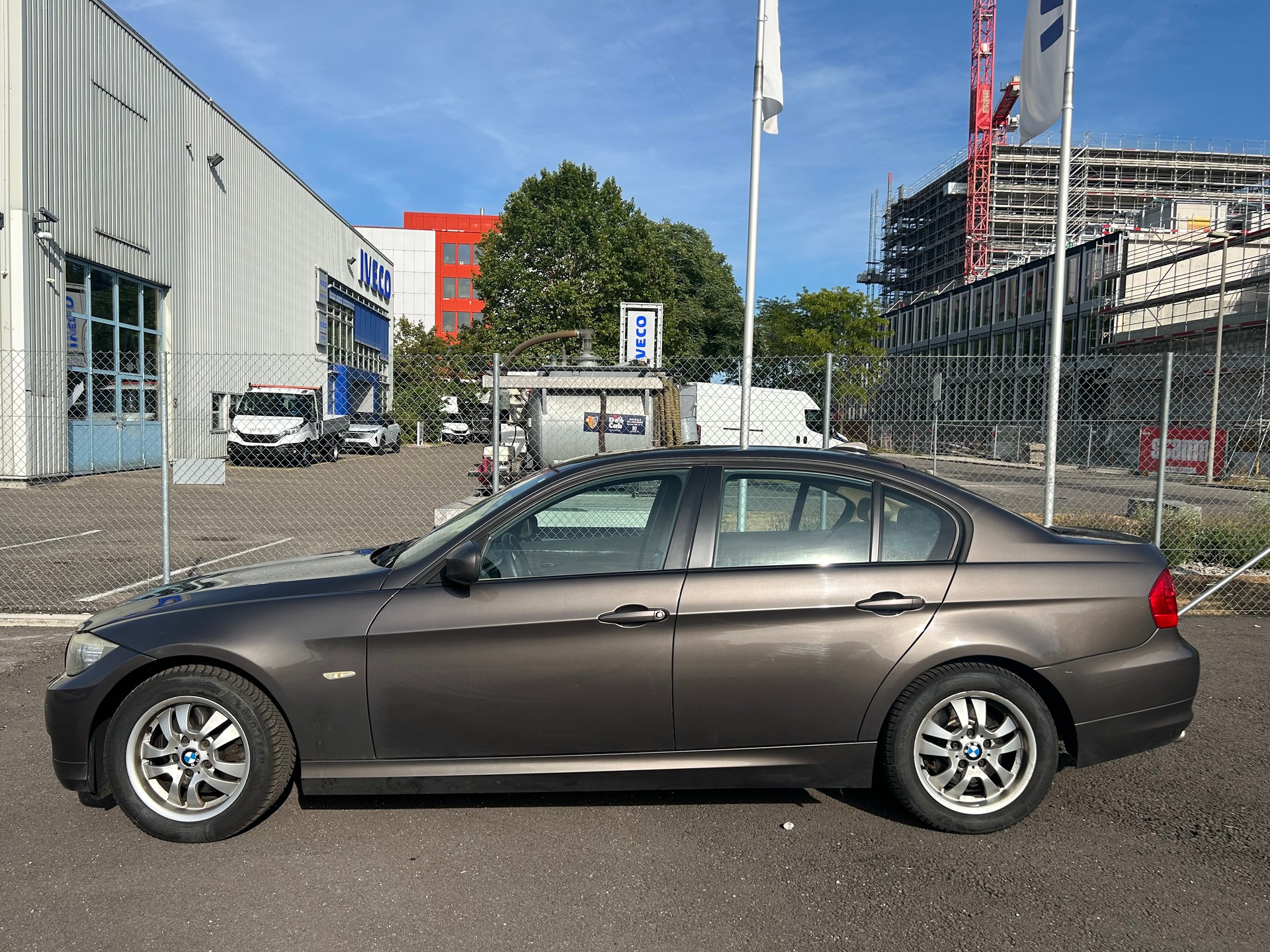 BMW 320d-image-1