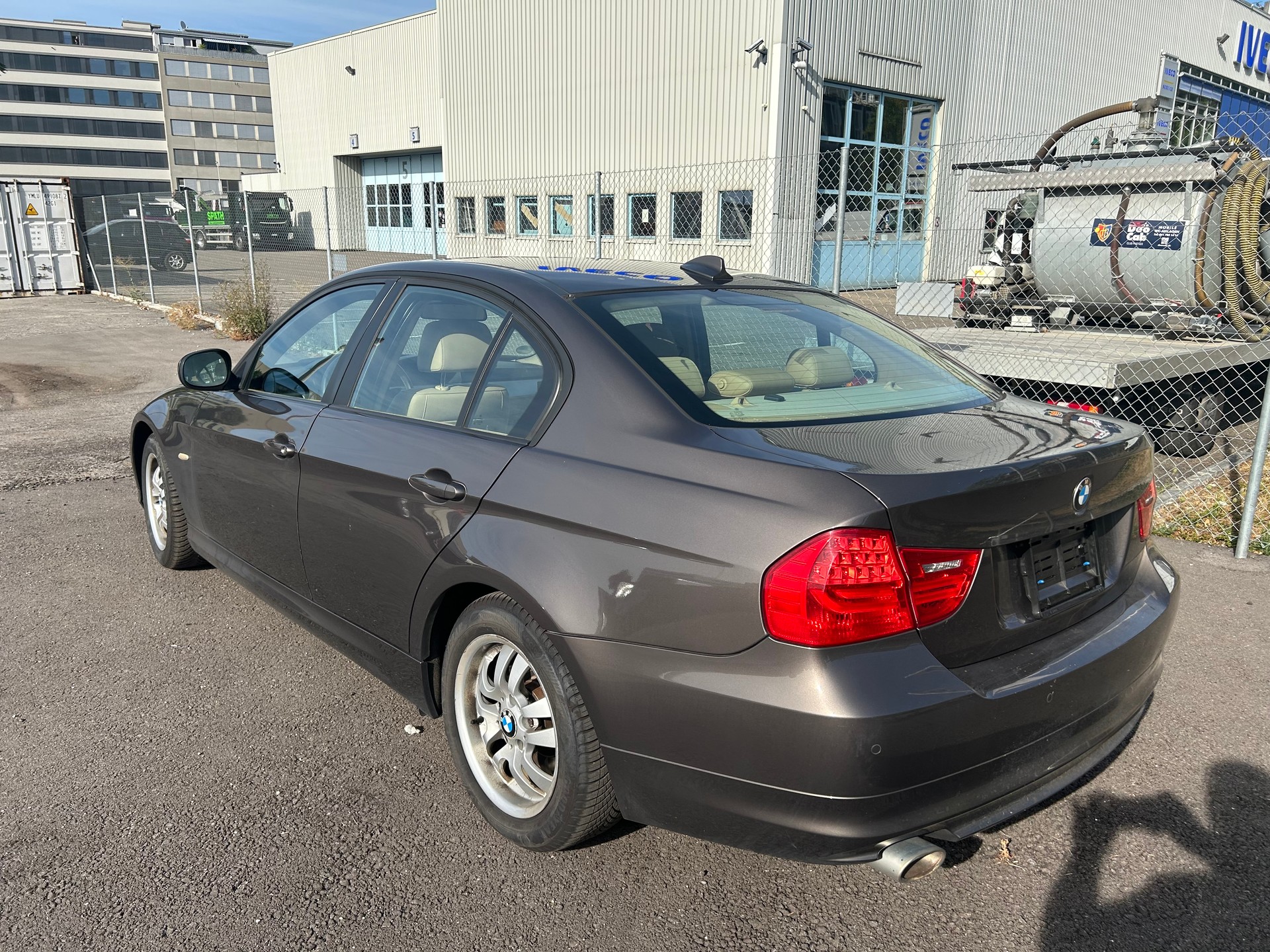 BMW 320d-image-2