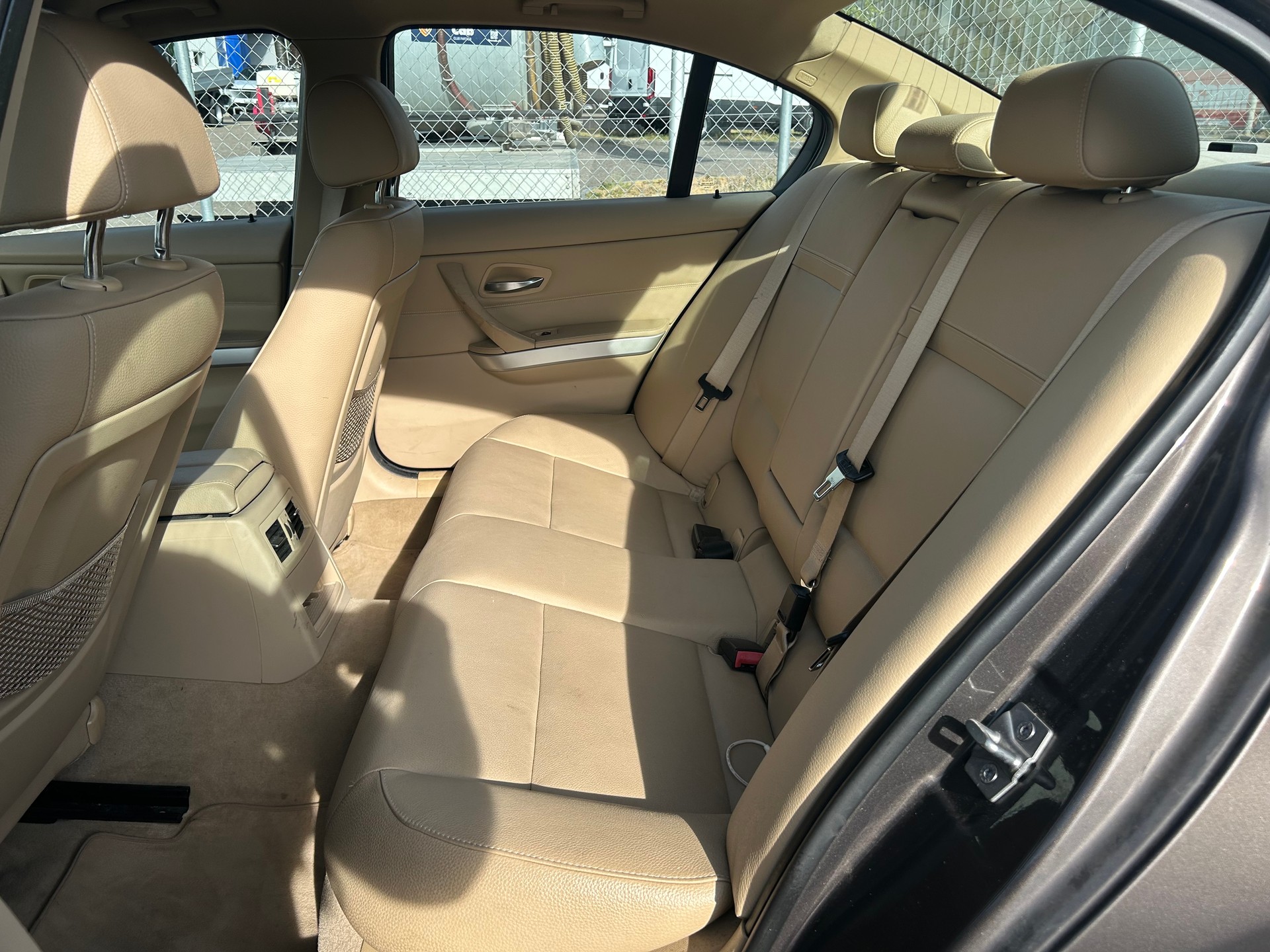 BMW 320d-image-8