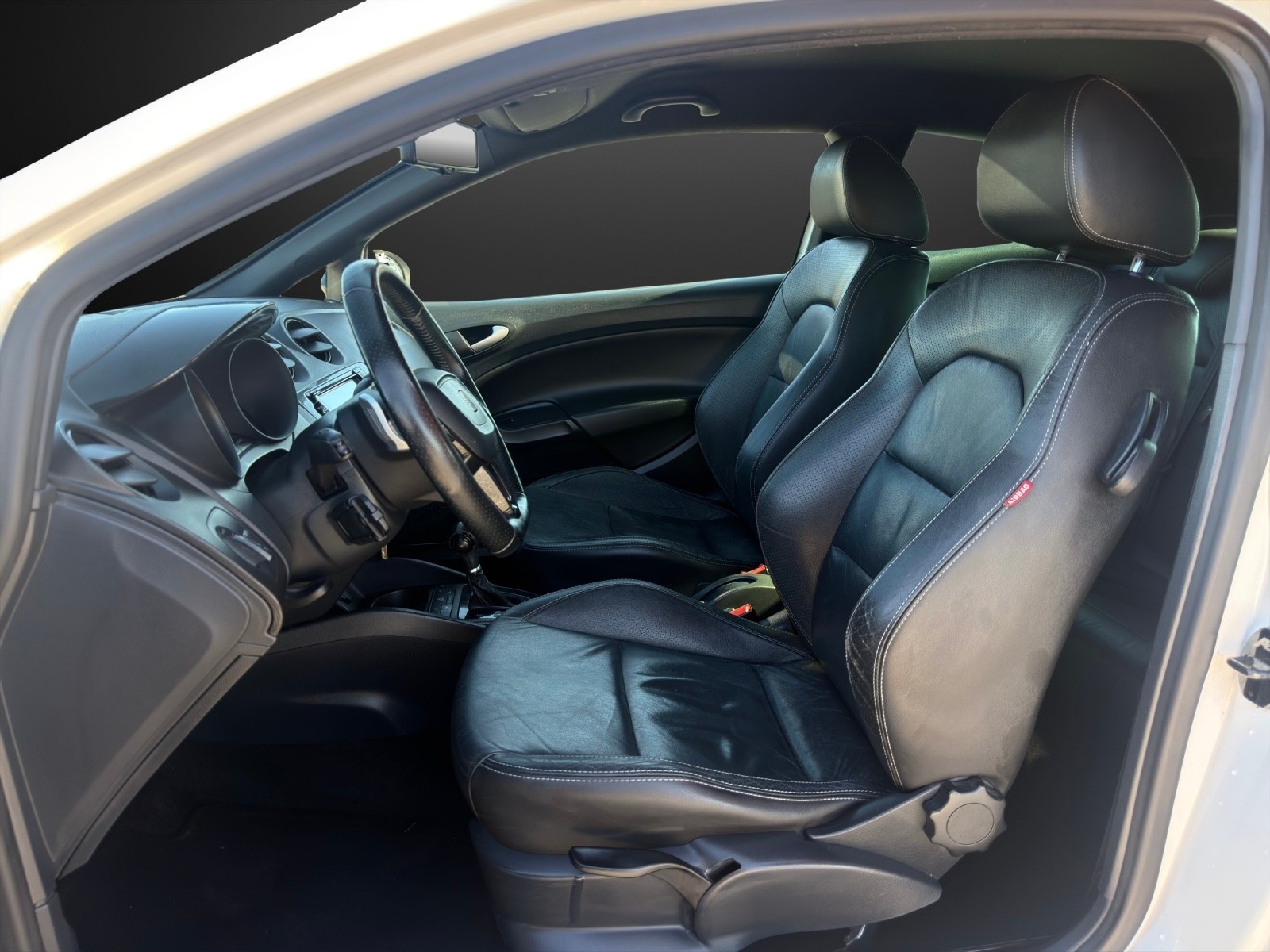 SEAT Ibiza SC 1.4 TSI Cupra R210 DSG-image-6