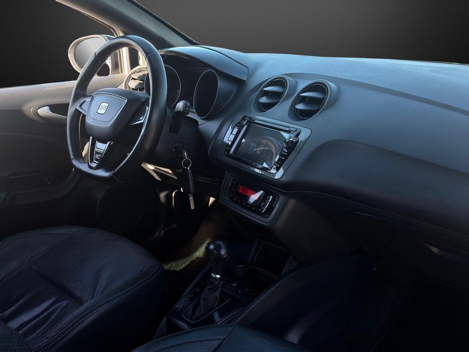 SEAT Ibiza SC 1.4 TSI Cupra R210 DSG-image-9