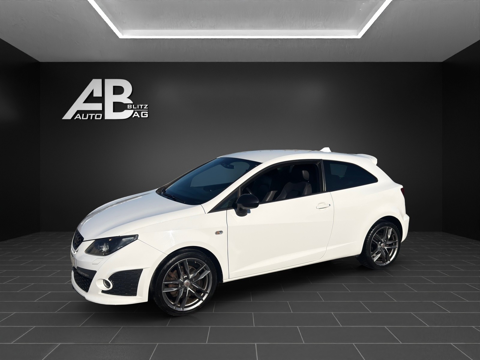 SEAT Ibiza SC 1.4 TSI Cupra R210 DSG-image-1