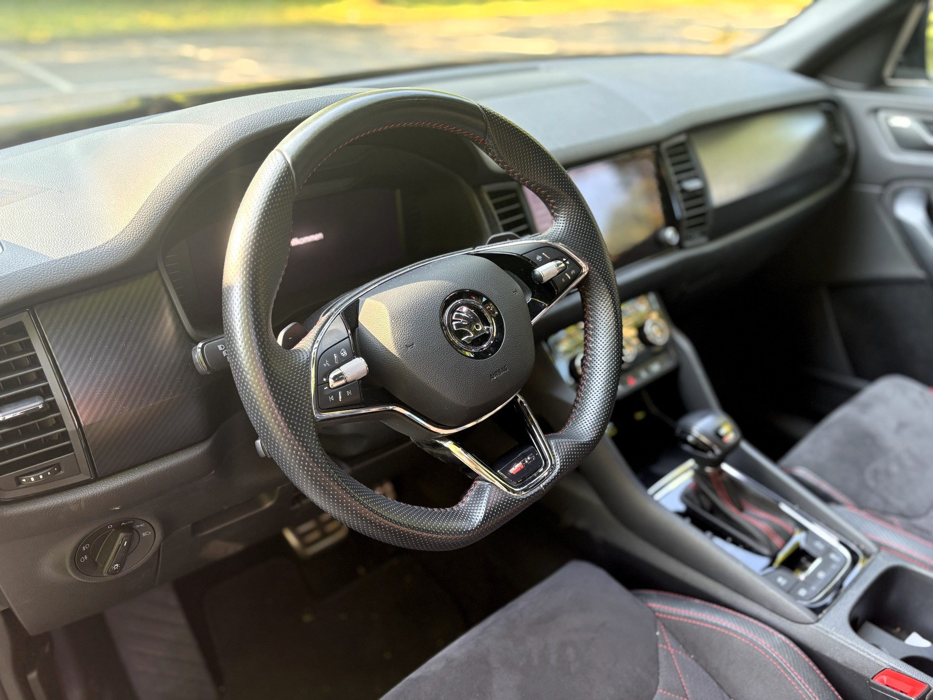 SKODA 2.0 Bi-TDI RS 4x4 DSG 7-Sitzer-image-4